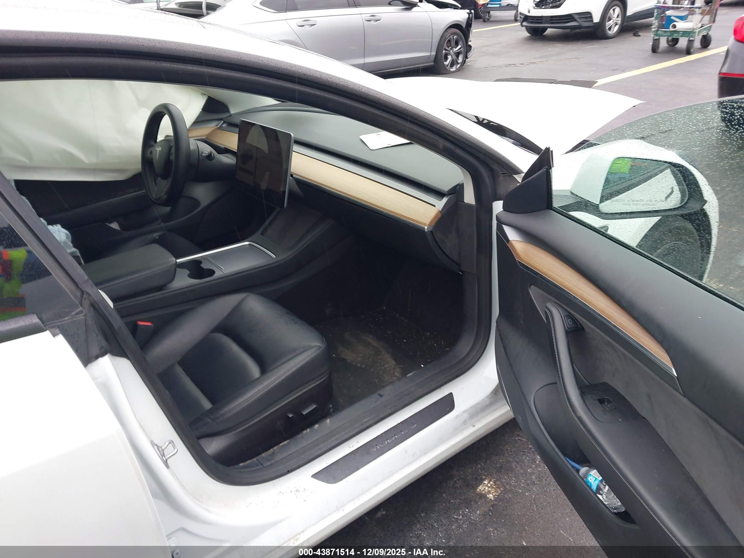 TESLA MODEL image 5