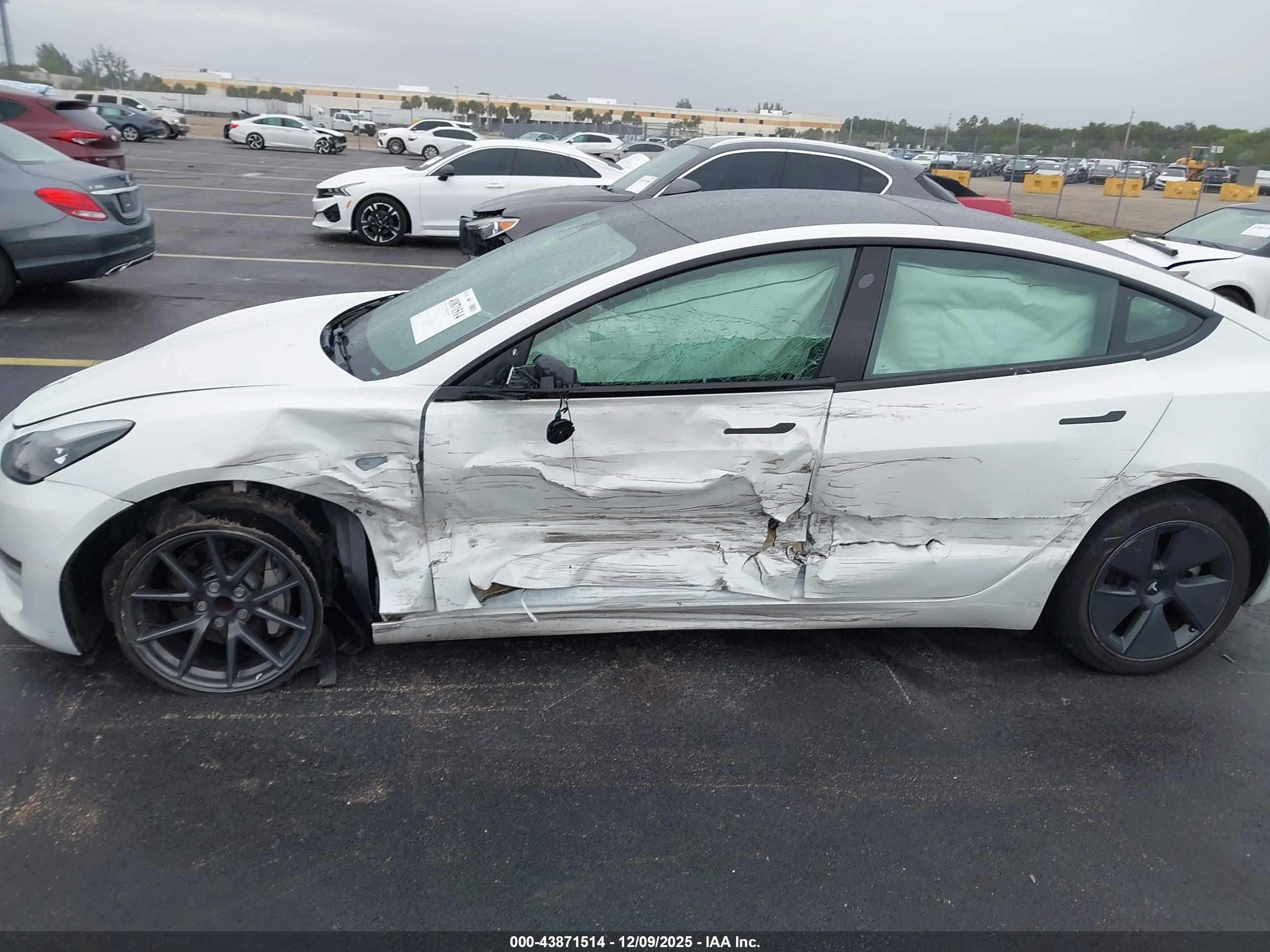 TESLA MODEL image 6