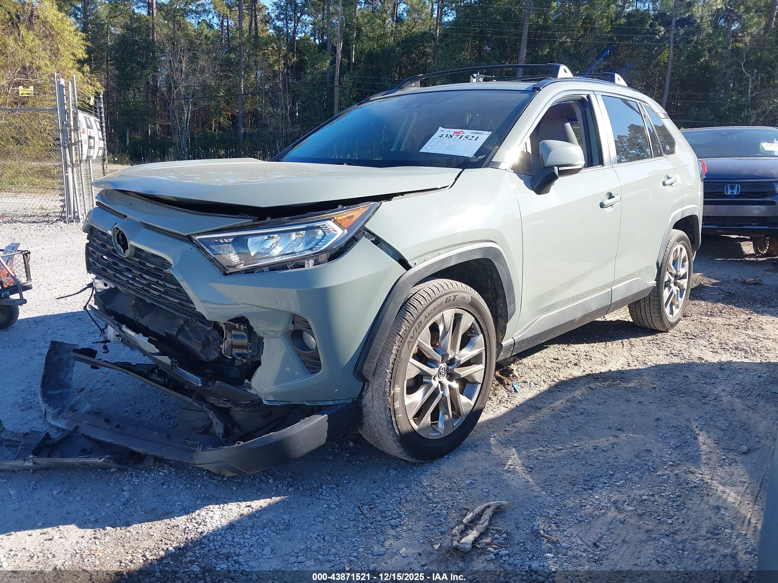 TOYOTA RAV4 image 2