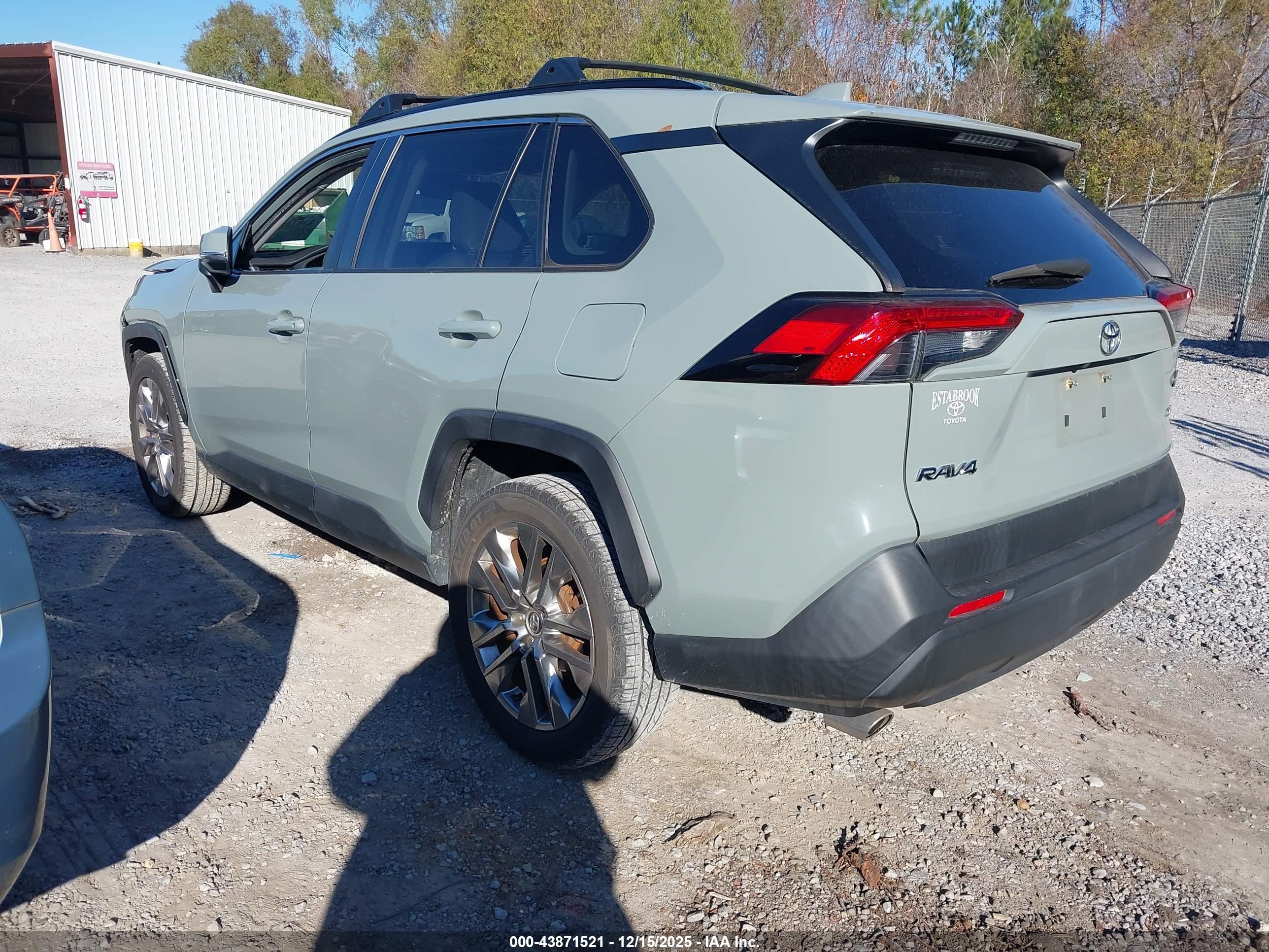 TOYOTA RAV4 image 3