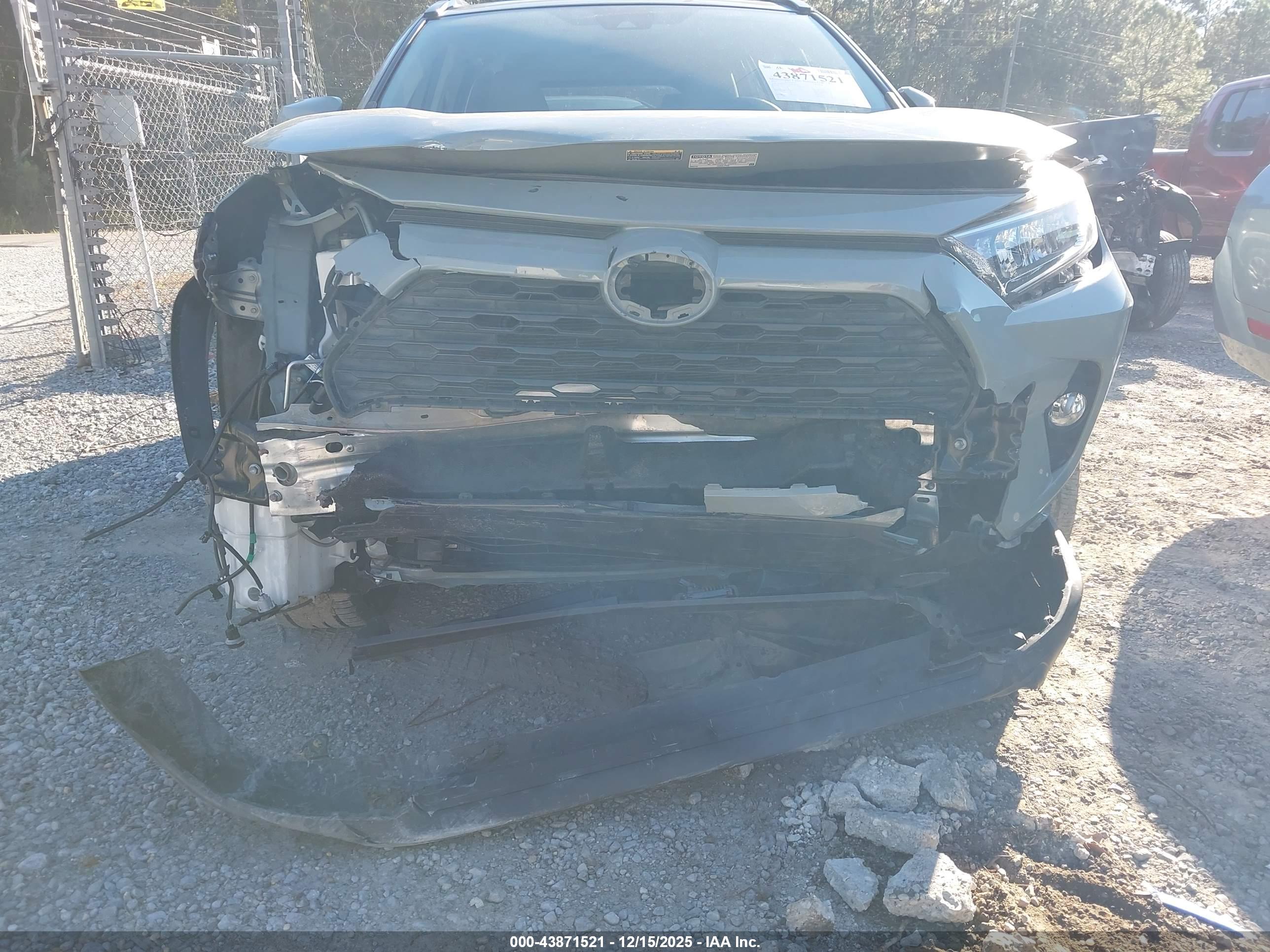 TOYOTA RAV4 image 6