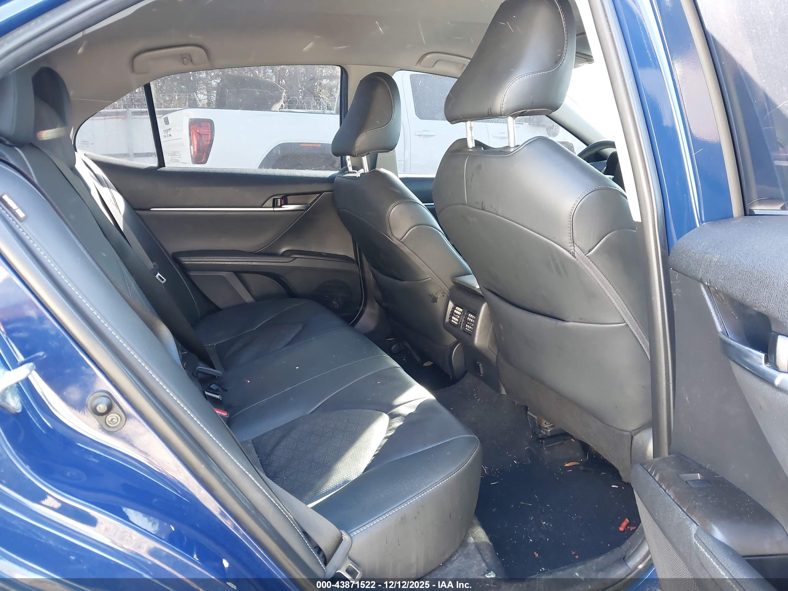 TOYOTA CAMRY image 8