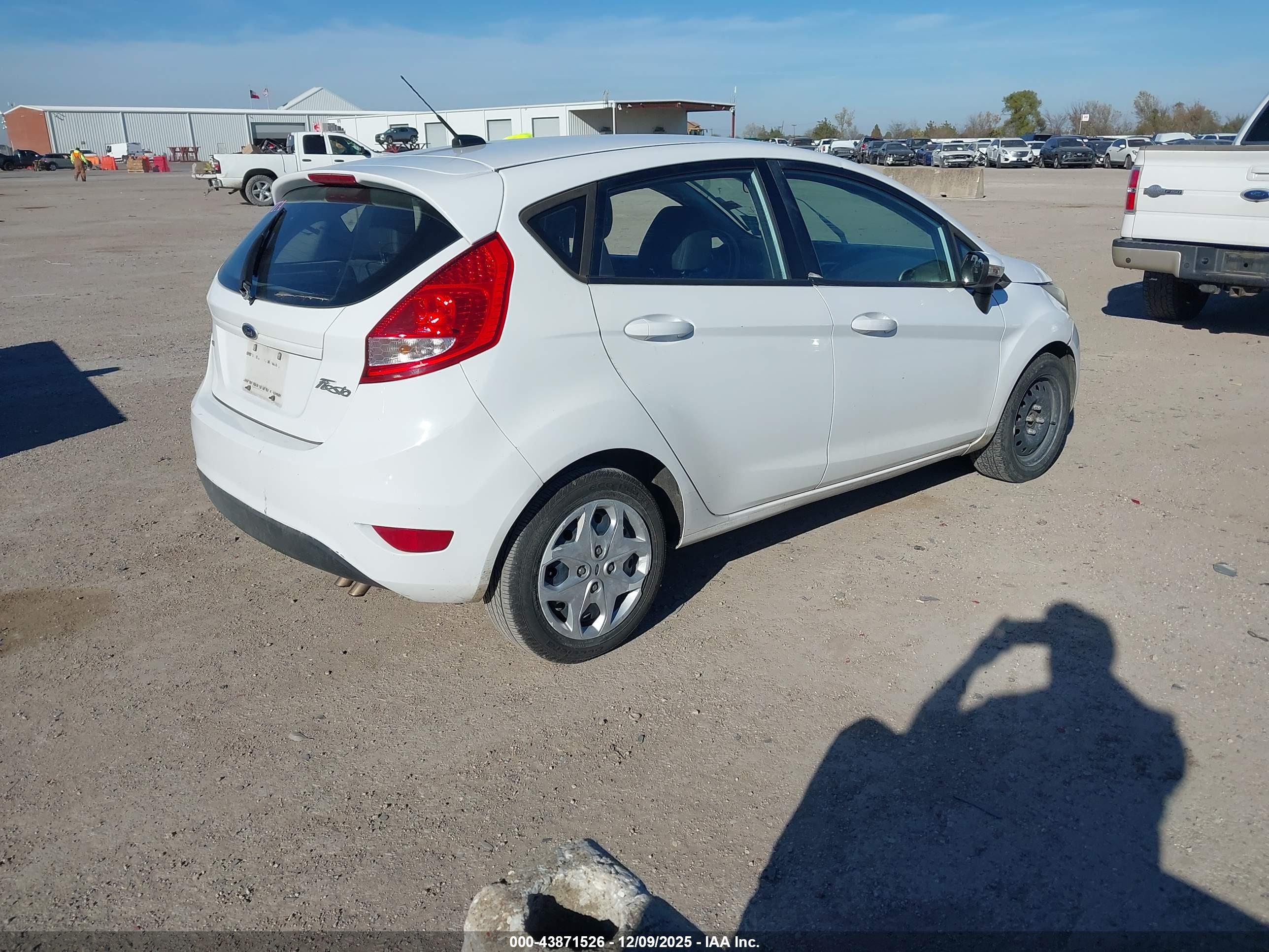 FORD FIESTA image 4