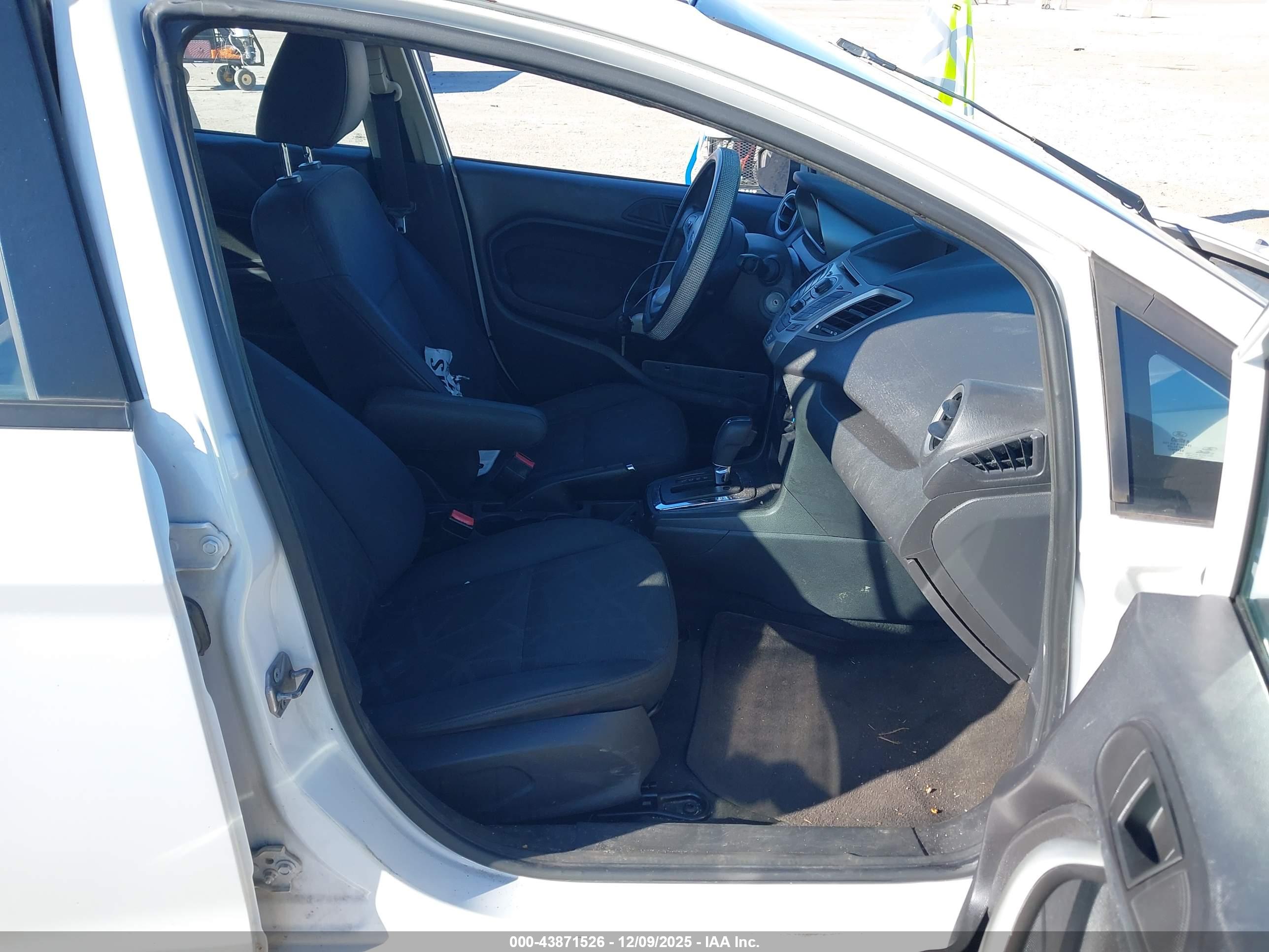 FORD FIESTA image 5