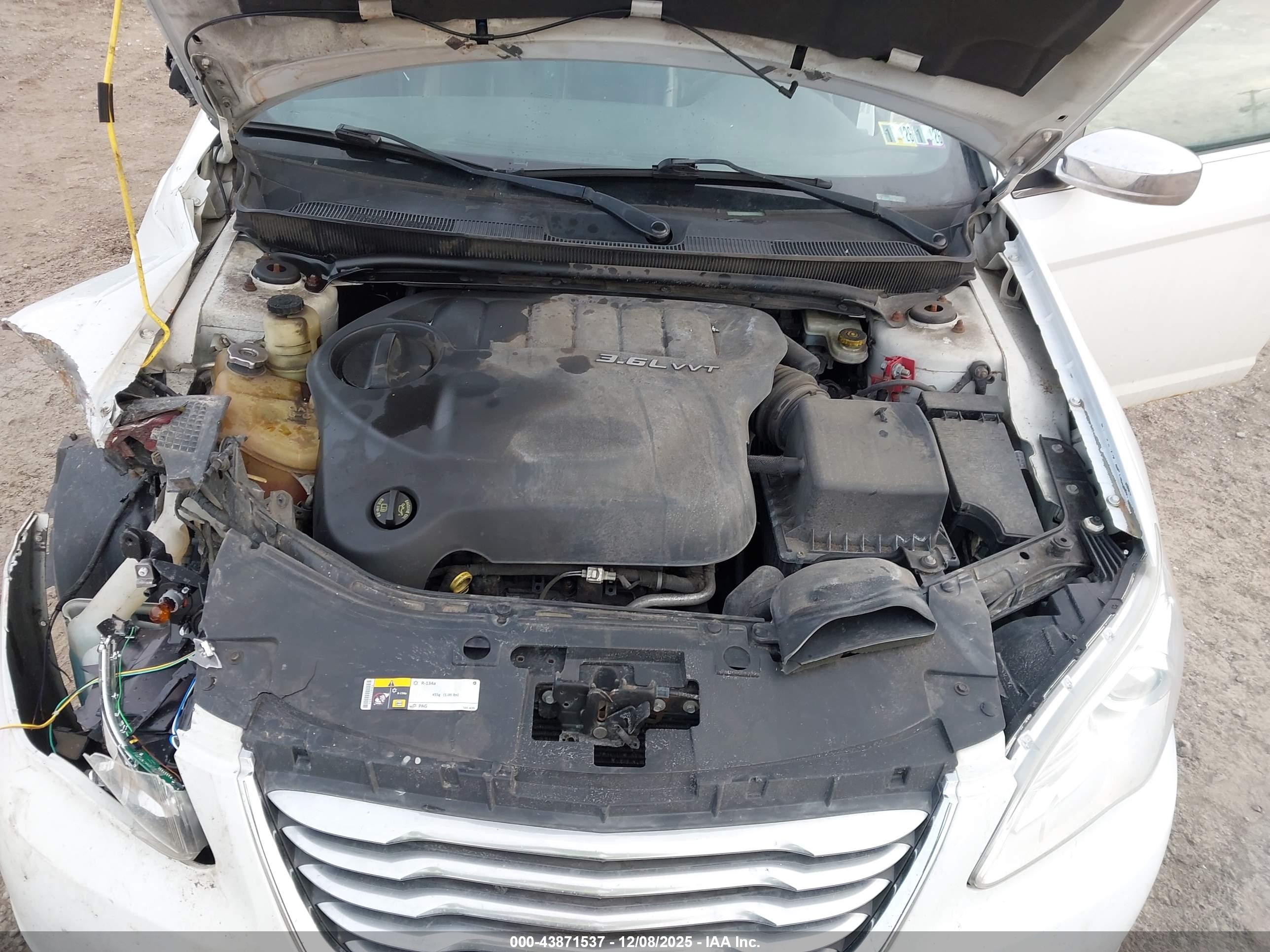 CHRYSLER 200 image 10