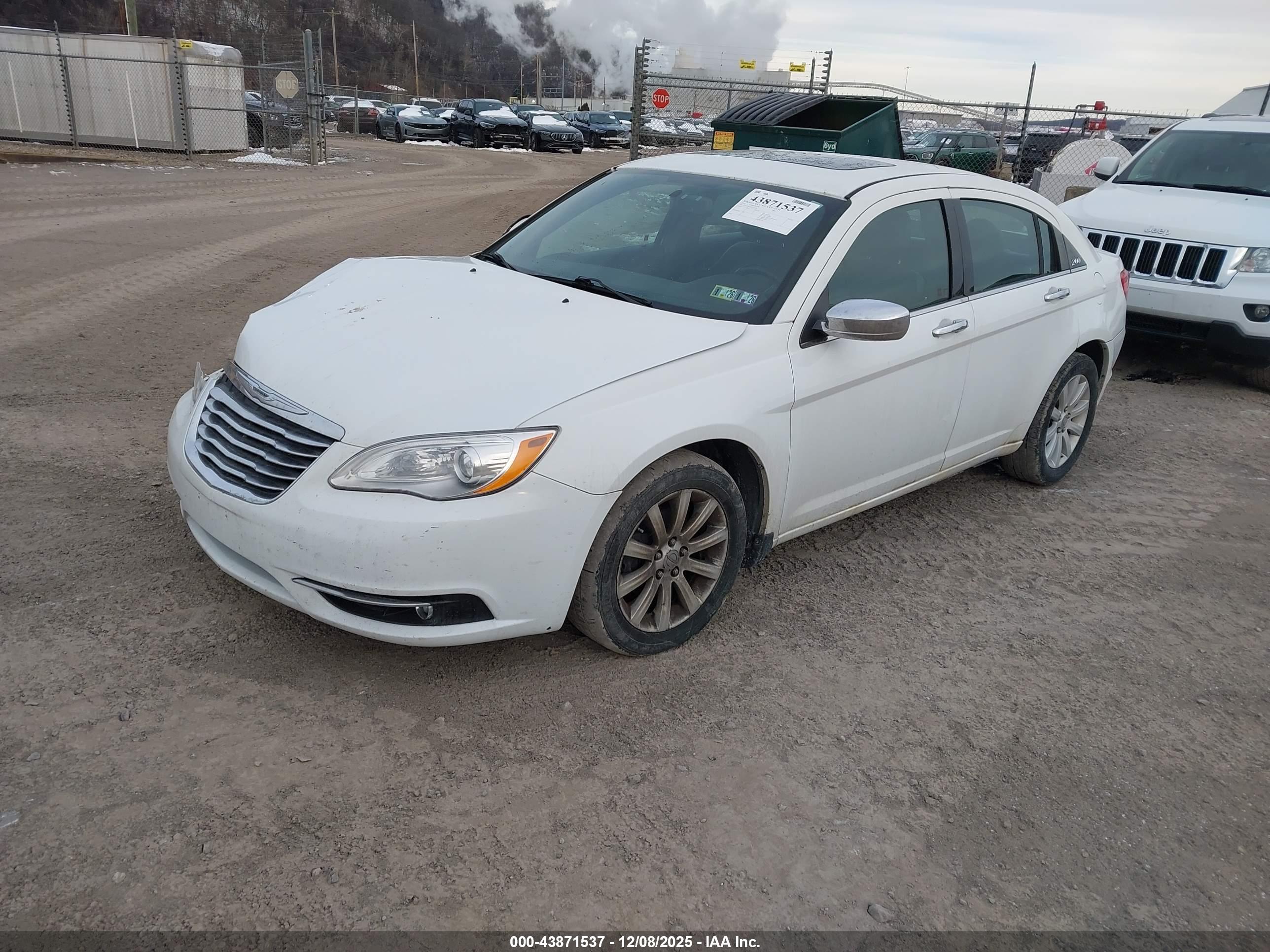 CHRYSLER 200 image 2