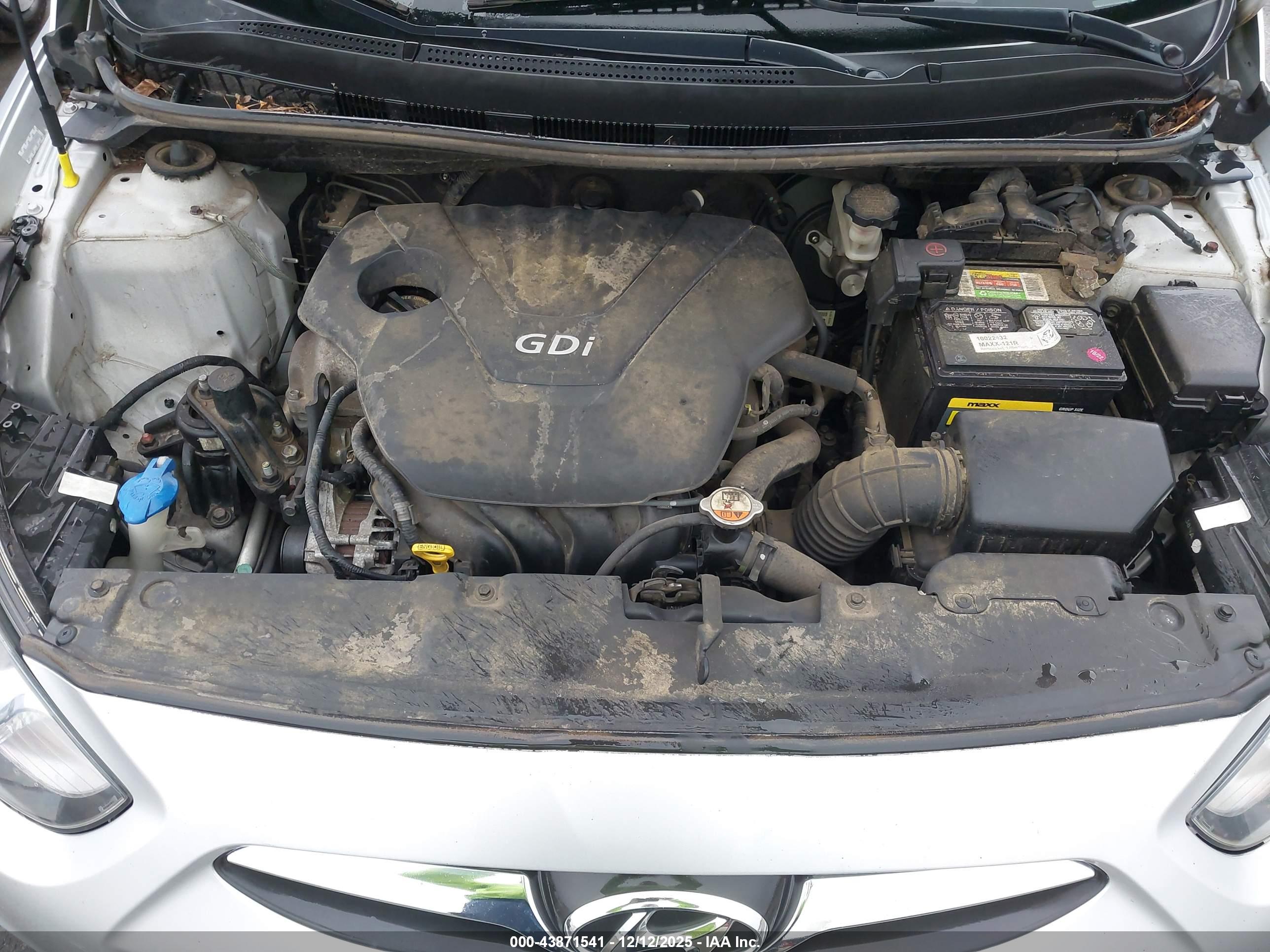 HYUNDAI ACCENT image 10