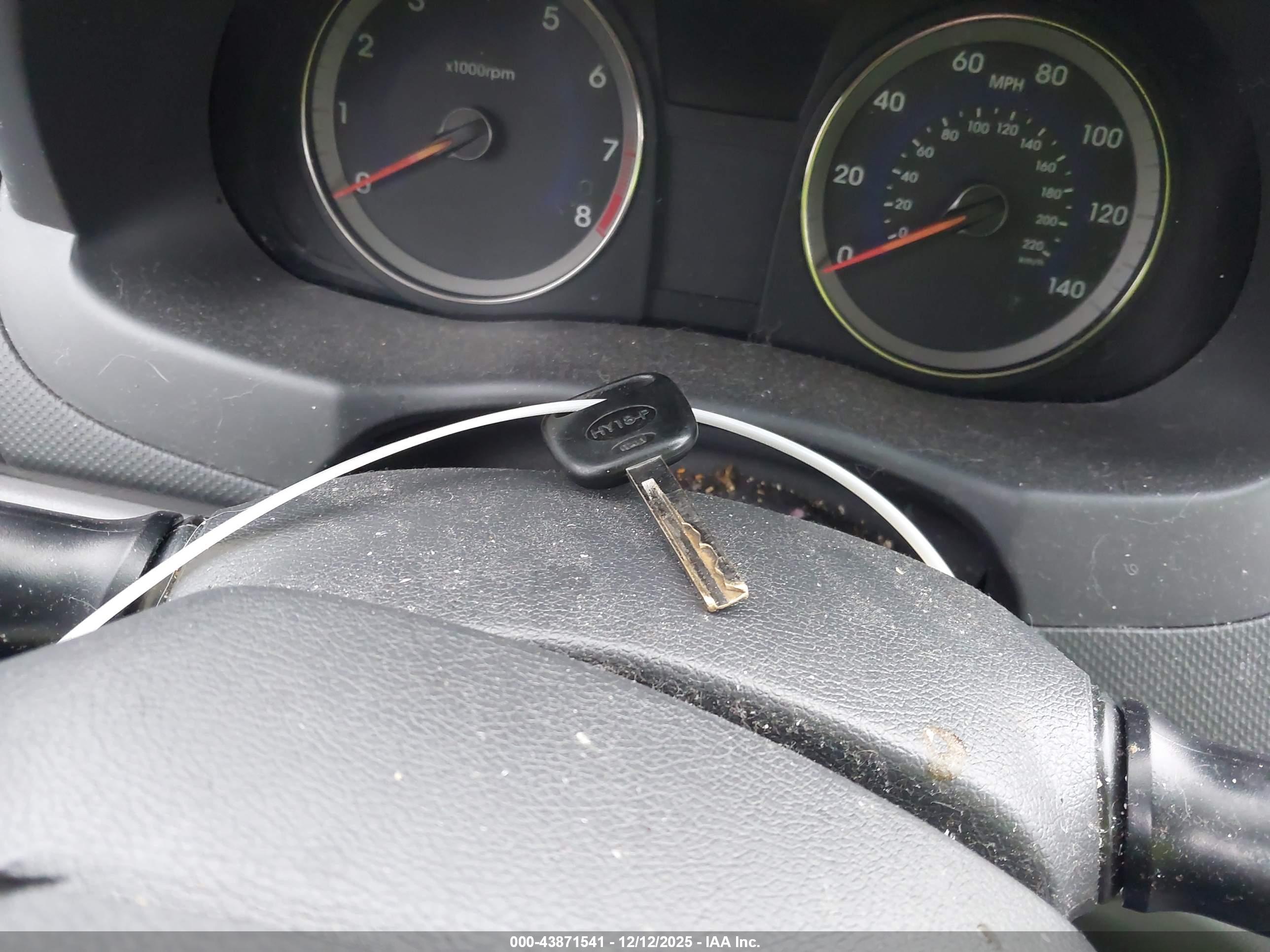 HYUNDAI ACCENT image 11