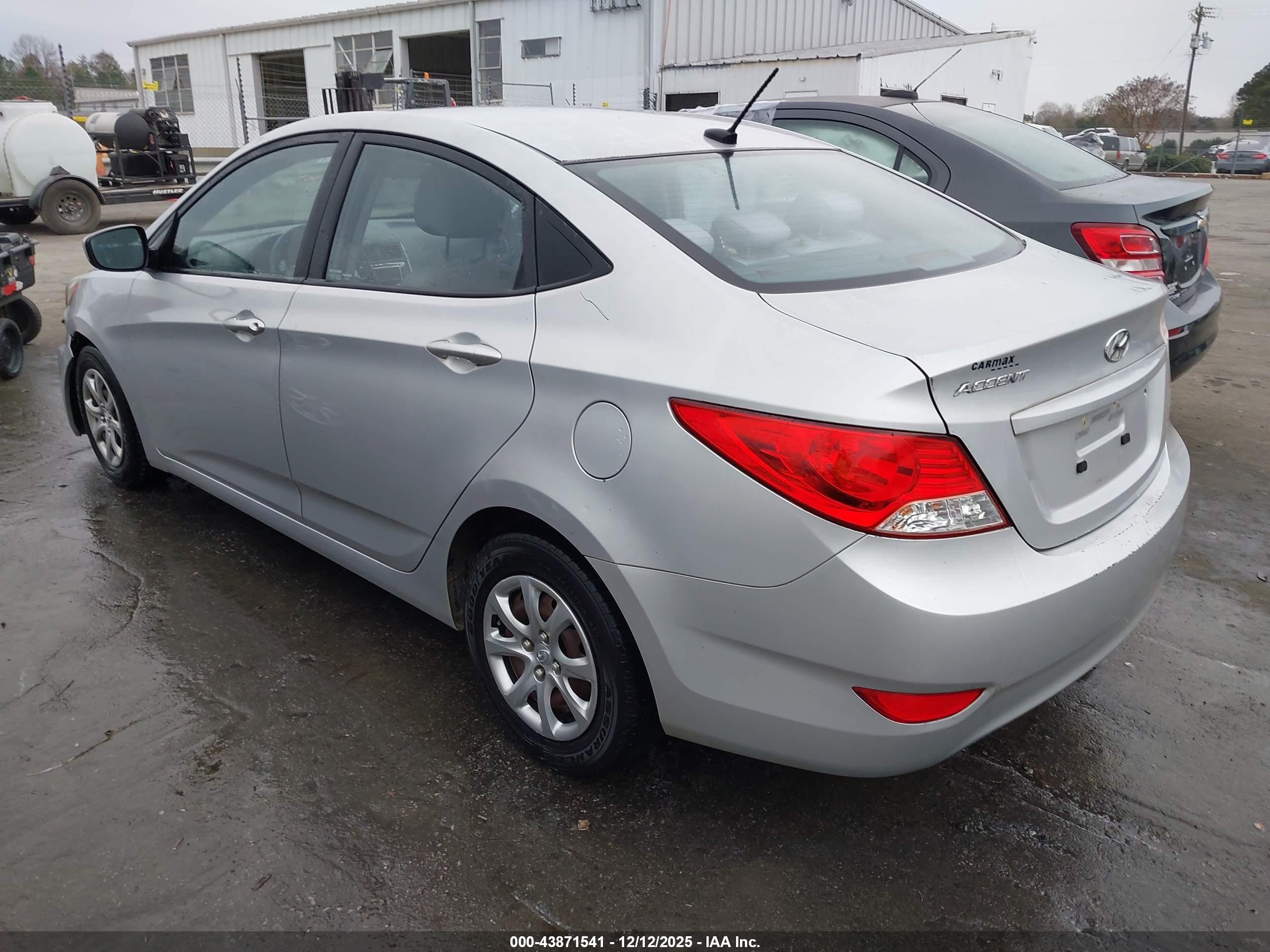HYUNDAI ACCENT image 3