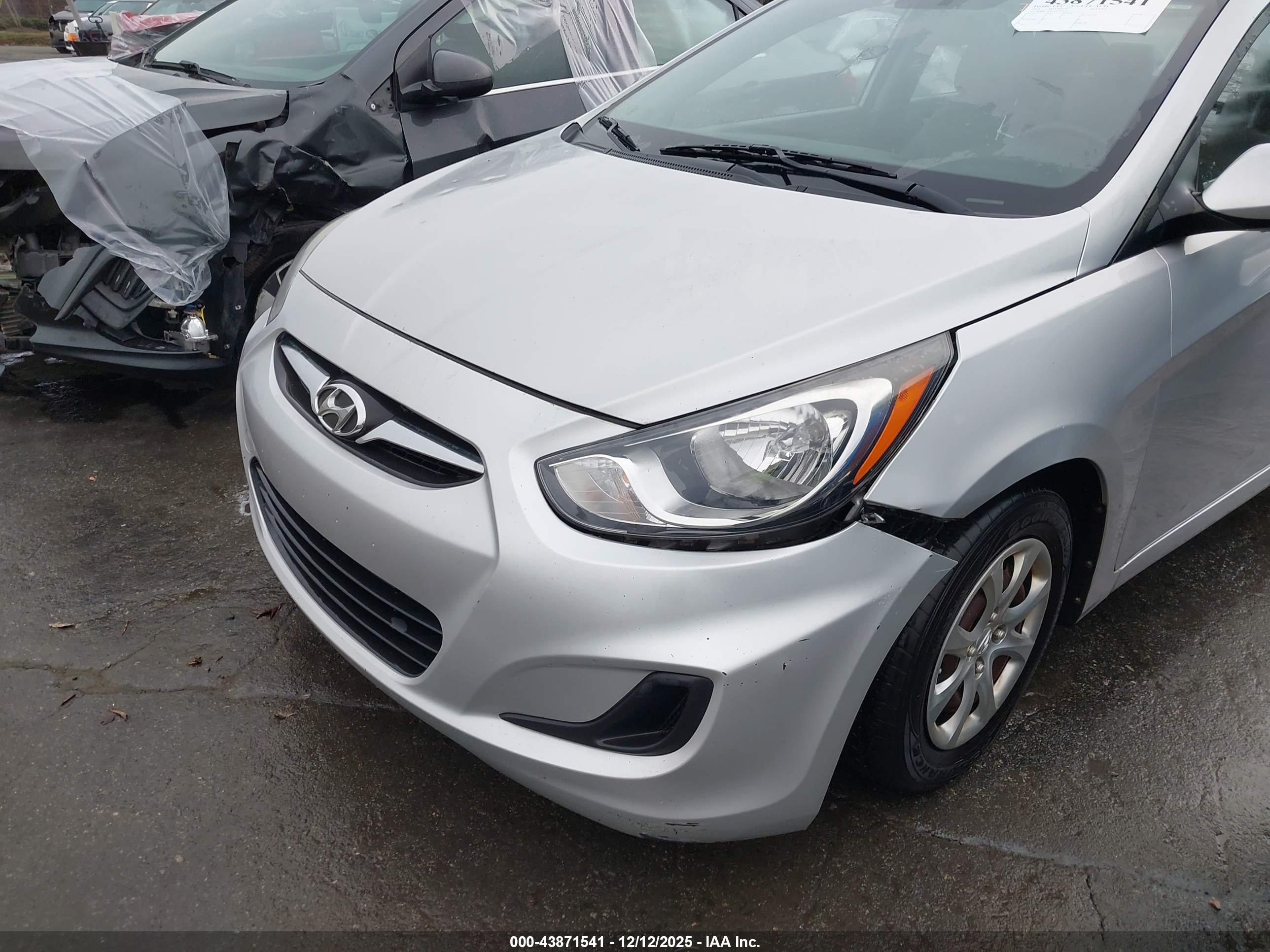 HYUNDAI ACCENT image 6