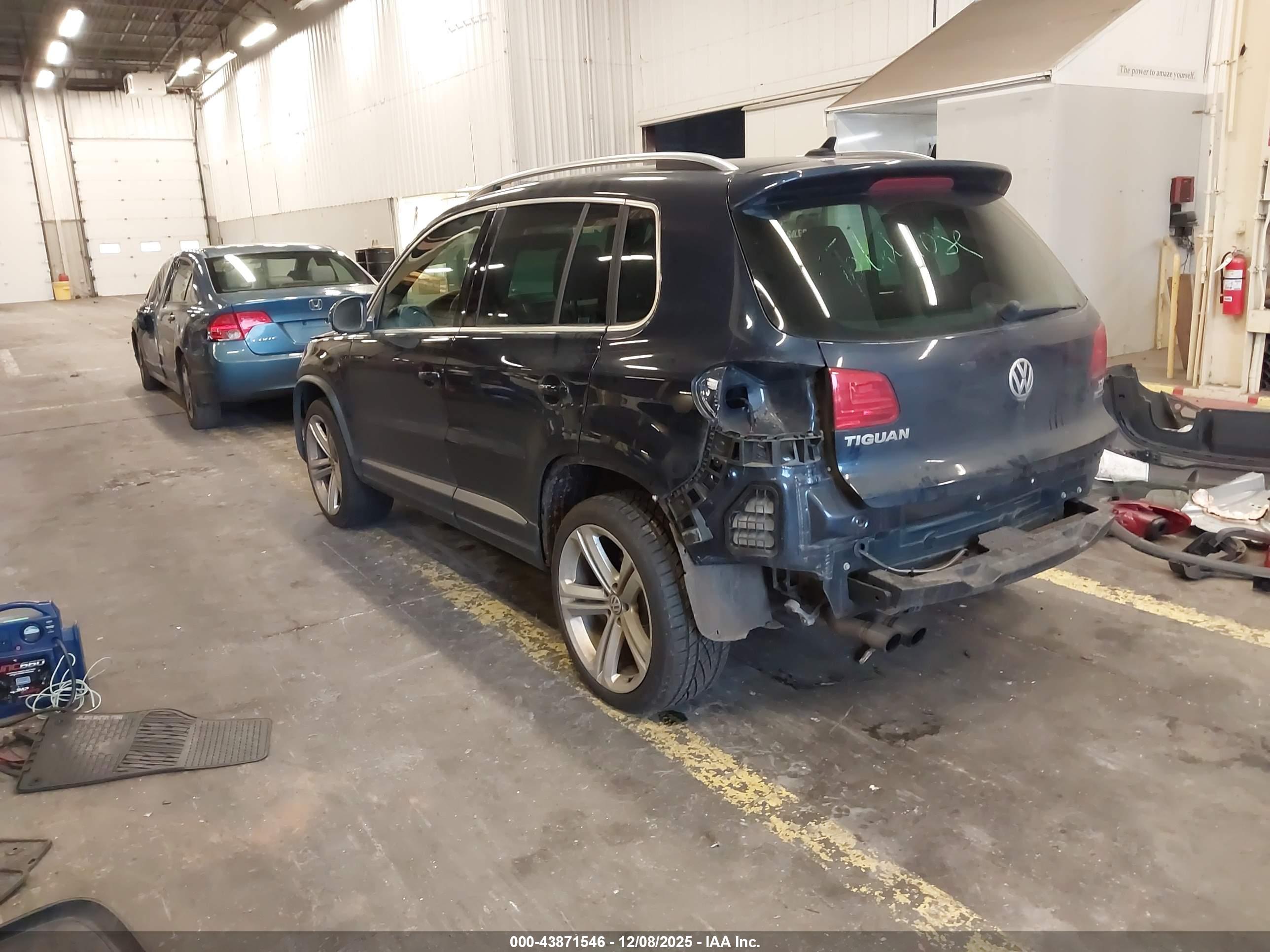 VOLKSWAGEN TIGUAN image 3