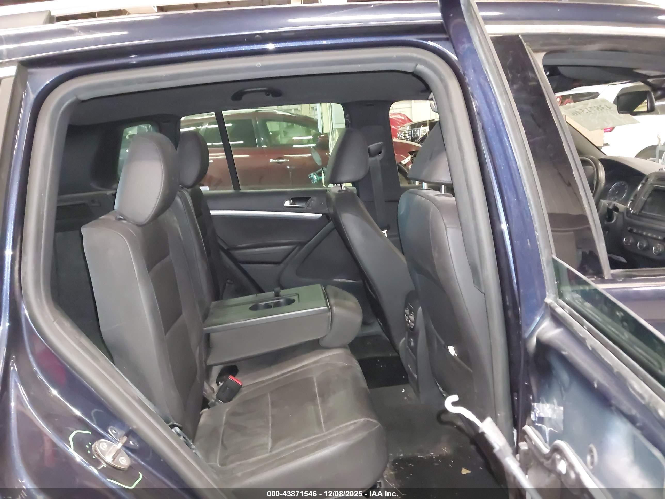 VOLKSWAGEN TIGUAN image 8