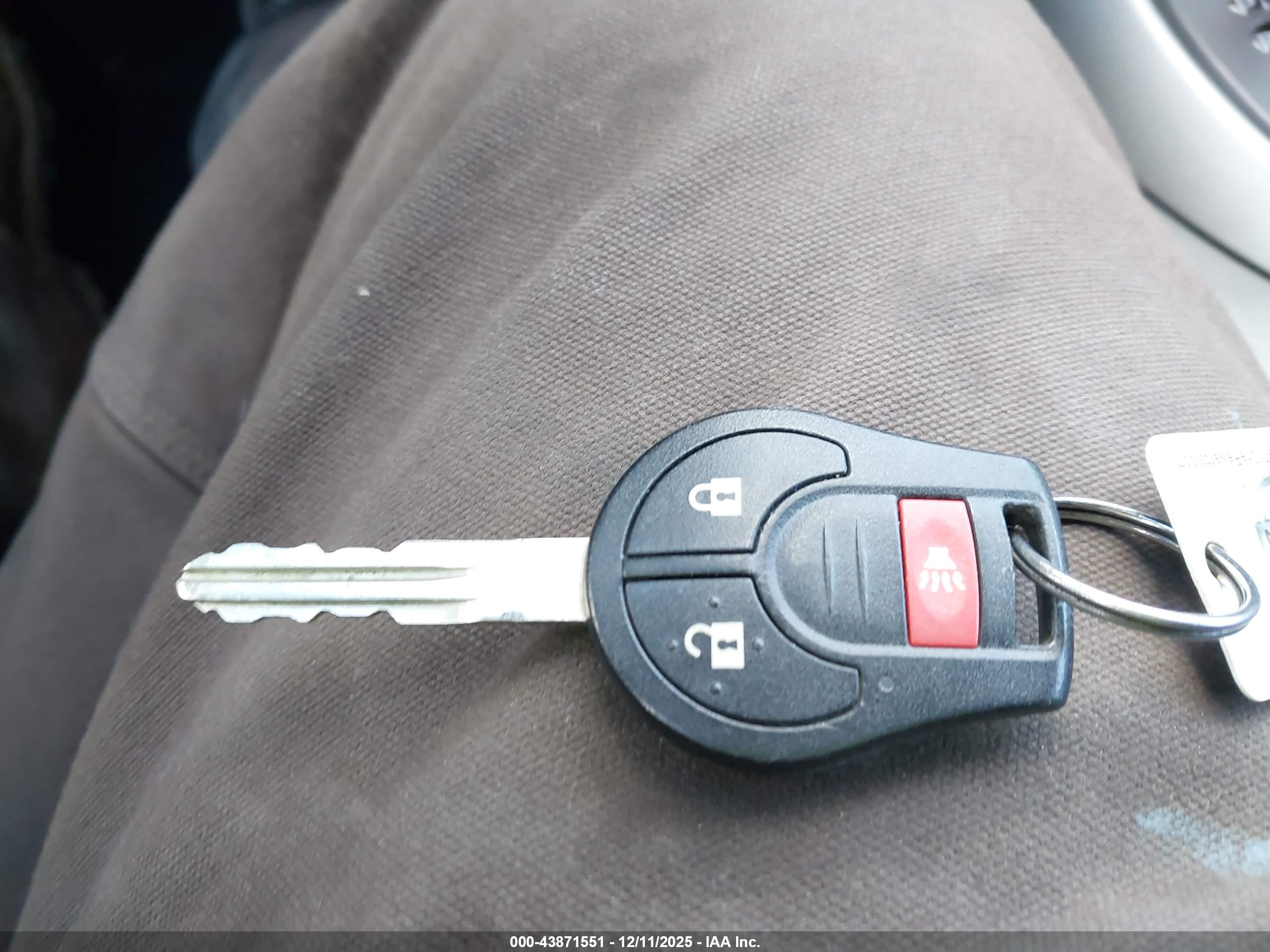 NISSAN ROGUE image 11