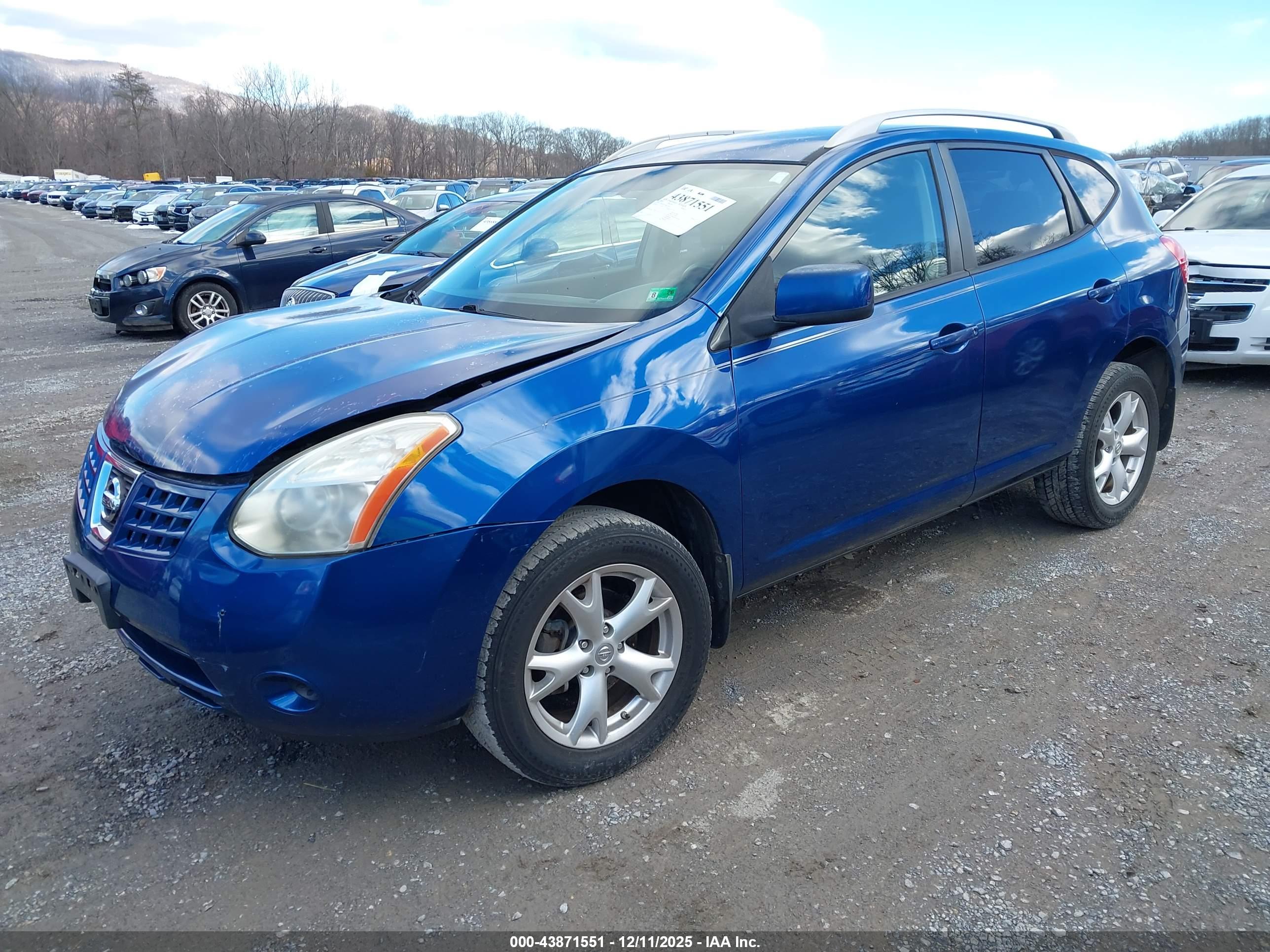 NISSAN ROGUE image 2