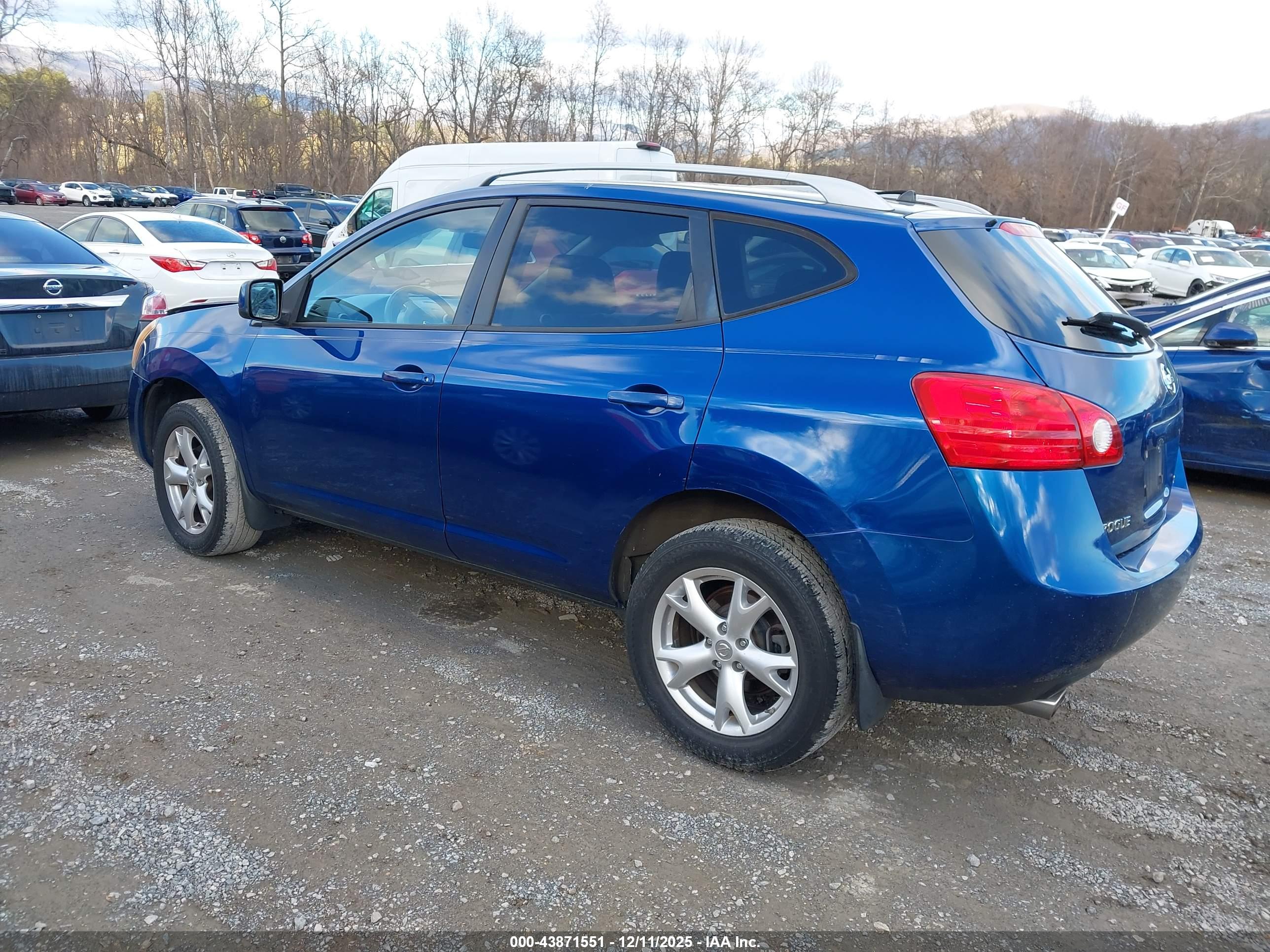 NISSAN ROGUE image 3