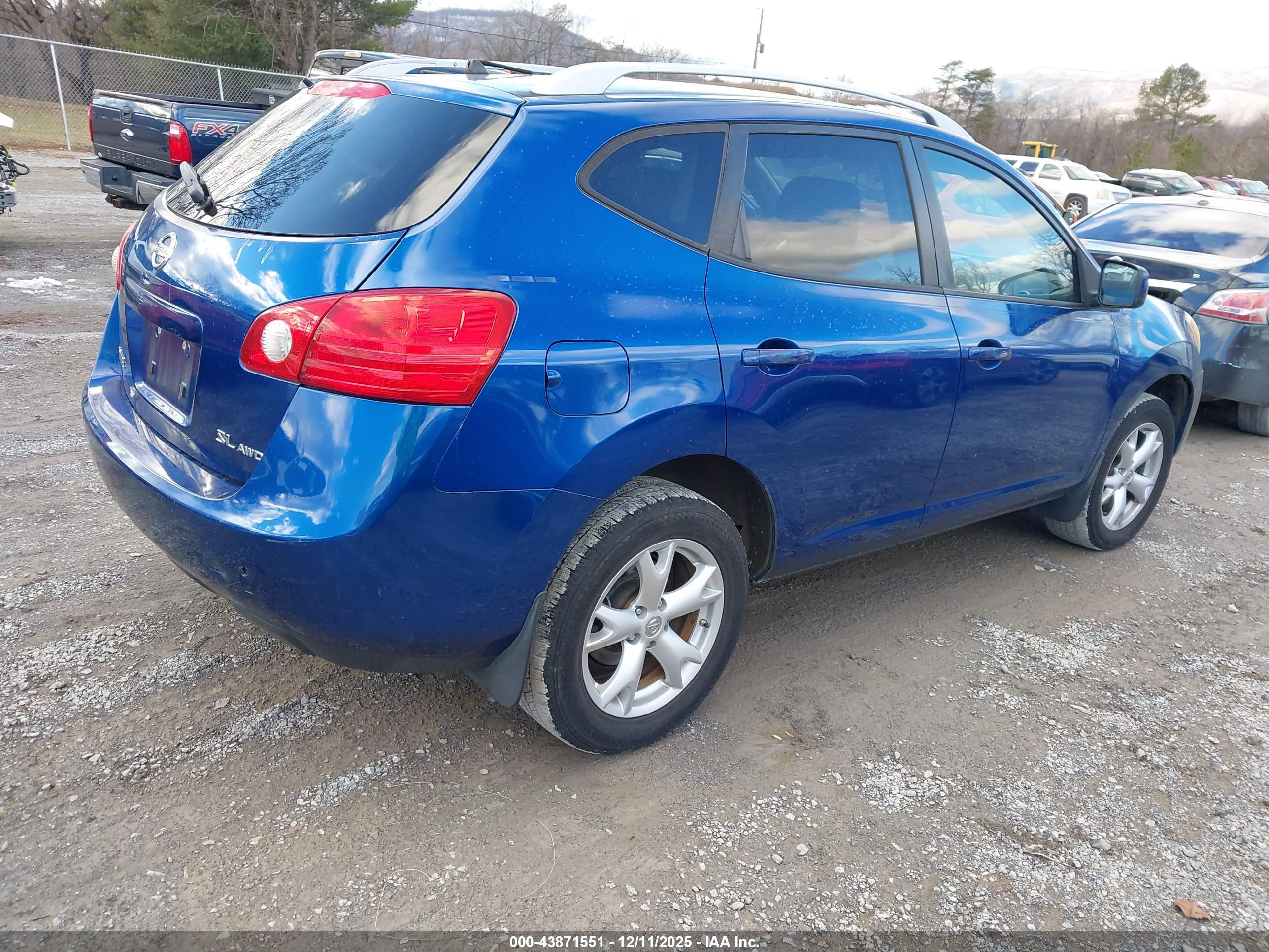 NISSAN ROGUE image 4