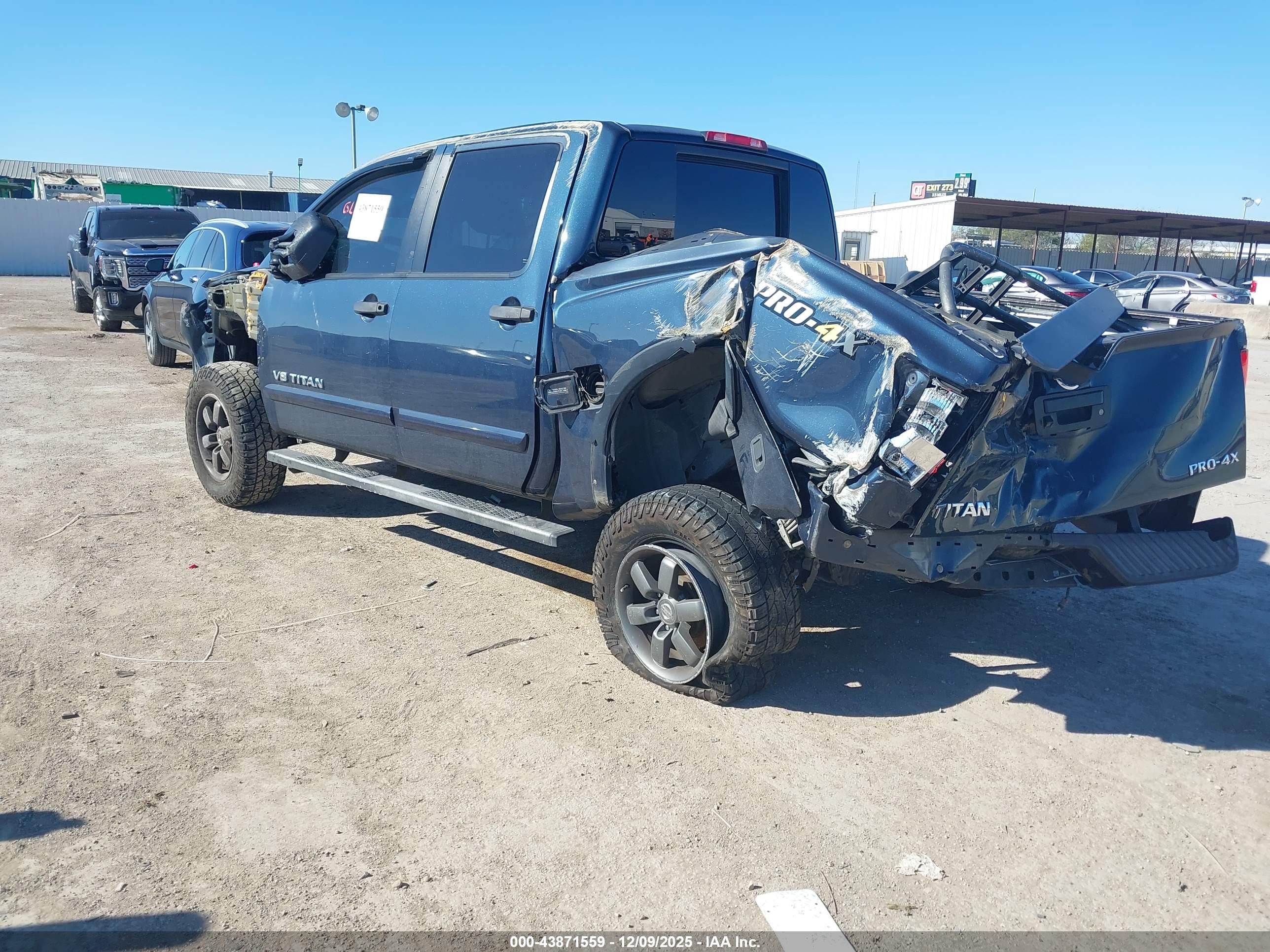 NISSAN TITAN image 3