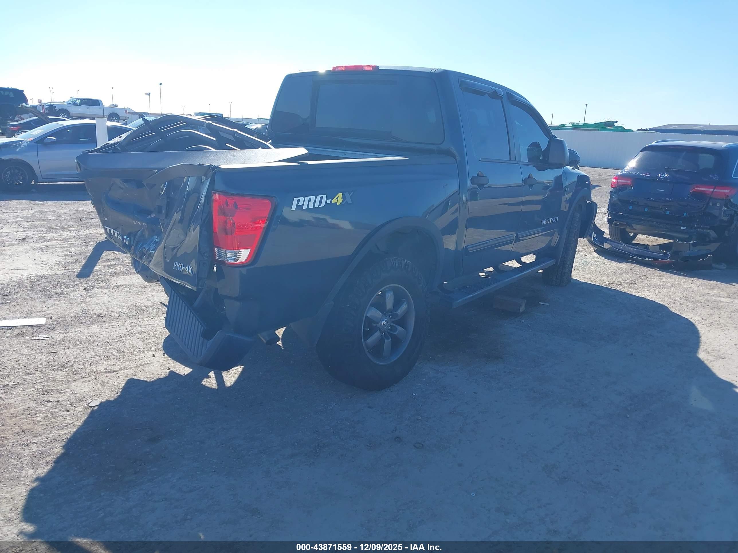 NISSAN TITAN image 4