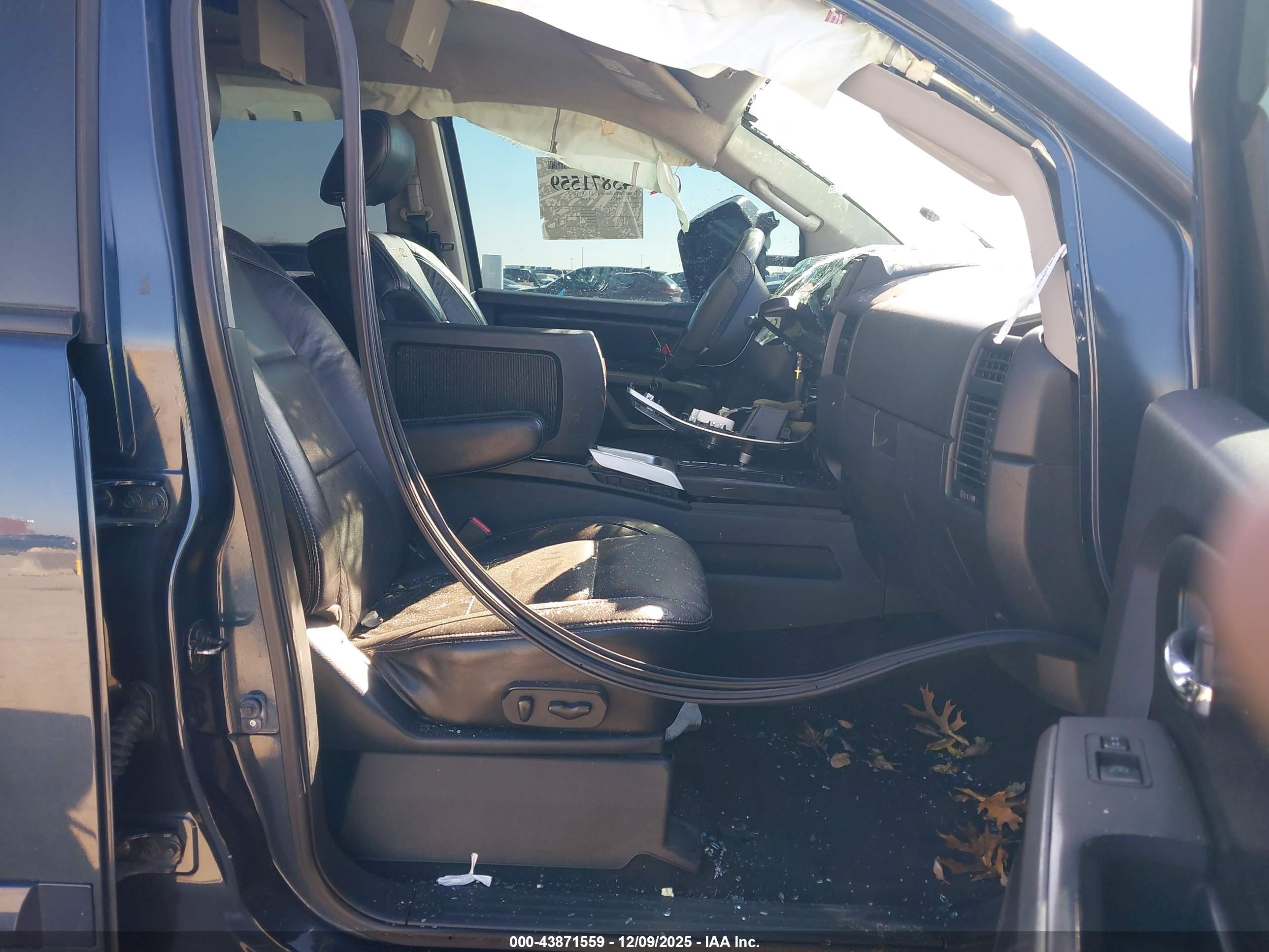 NISSAN TITAN image 5