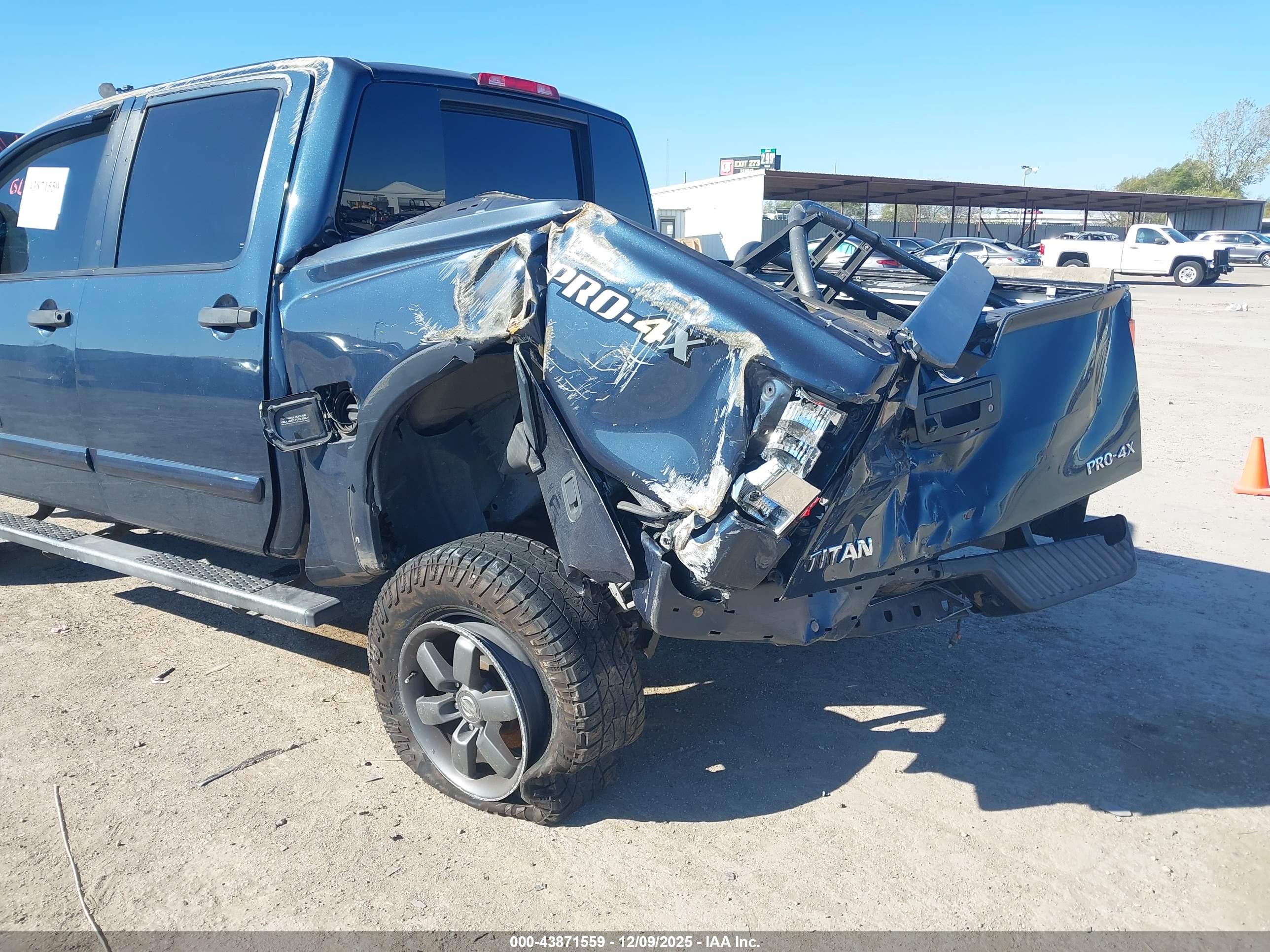 NISSAN TITAN image 6