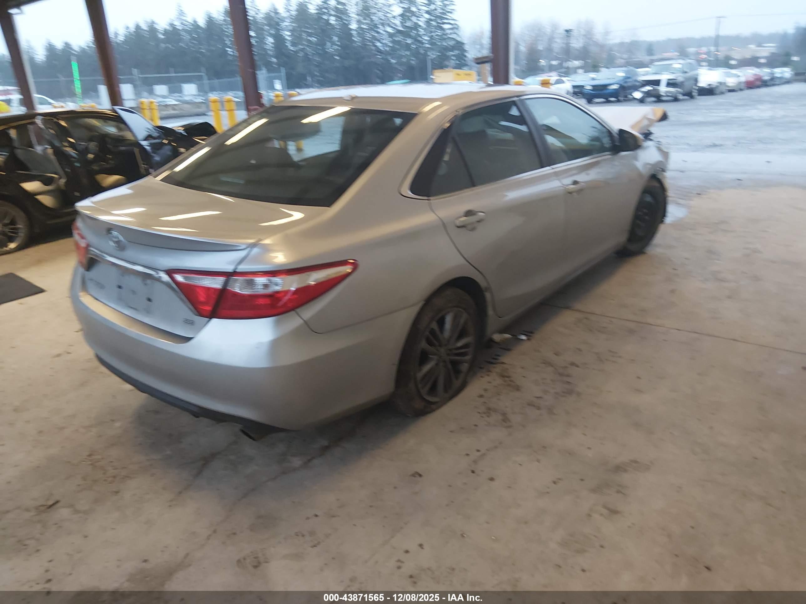 TOYOTA CAMRY image 4