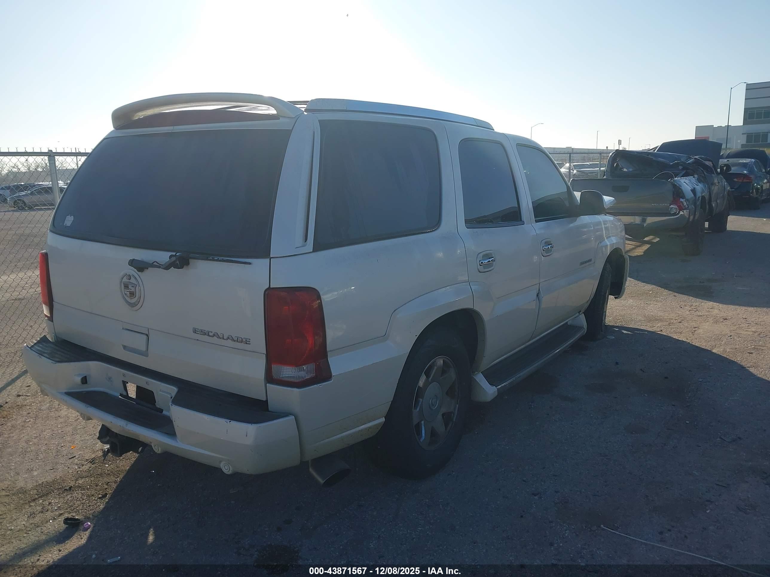 CADILLAC ESCALADE image 4