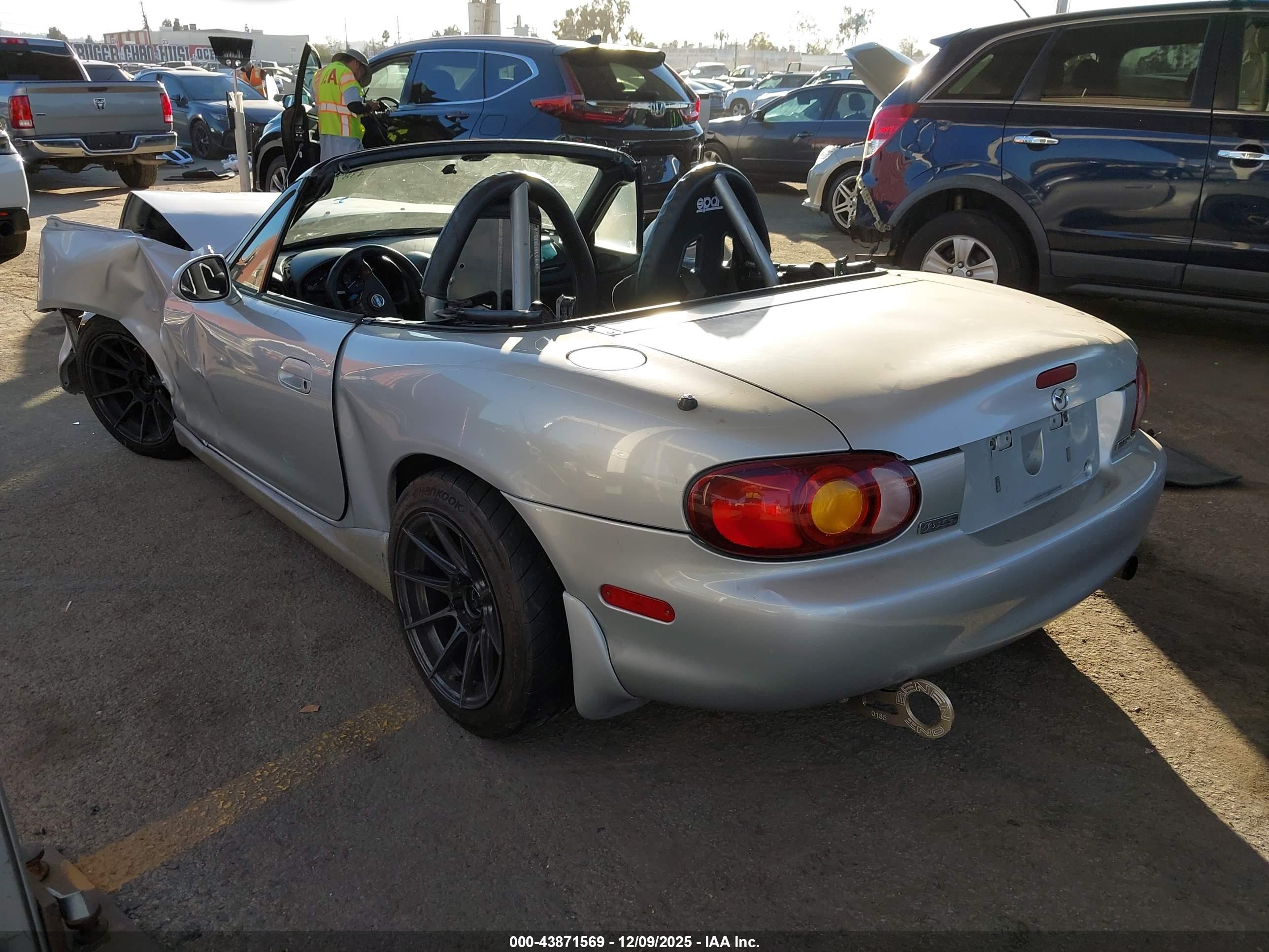 MAZDA MX-5 image 3