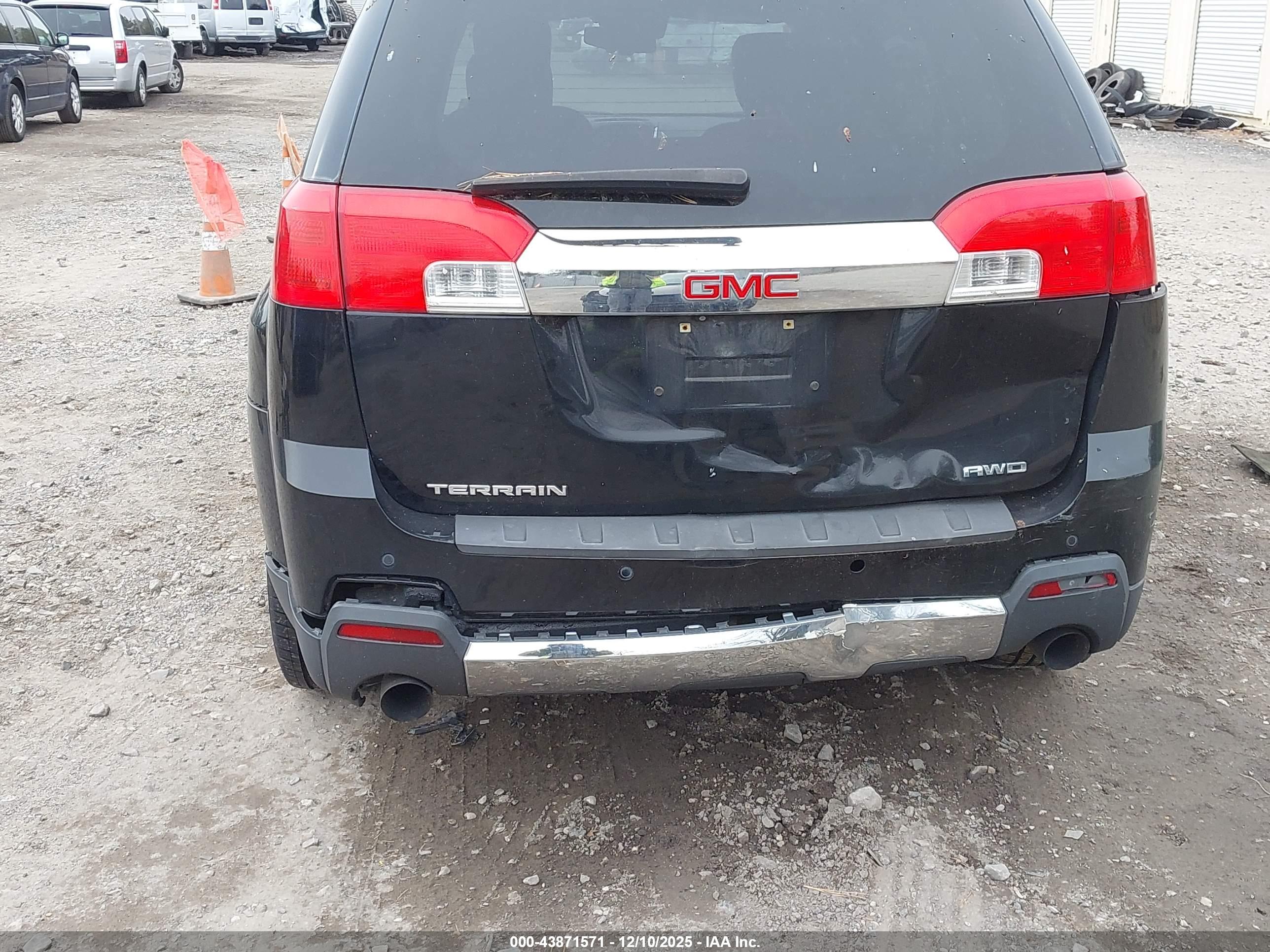 GMC TERRAIN image 6
