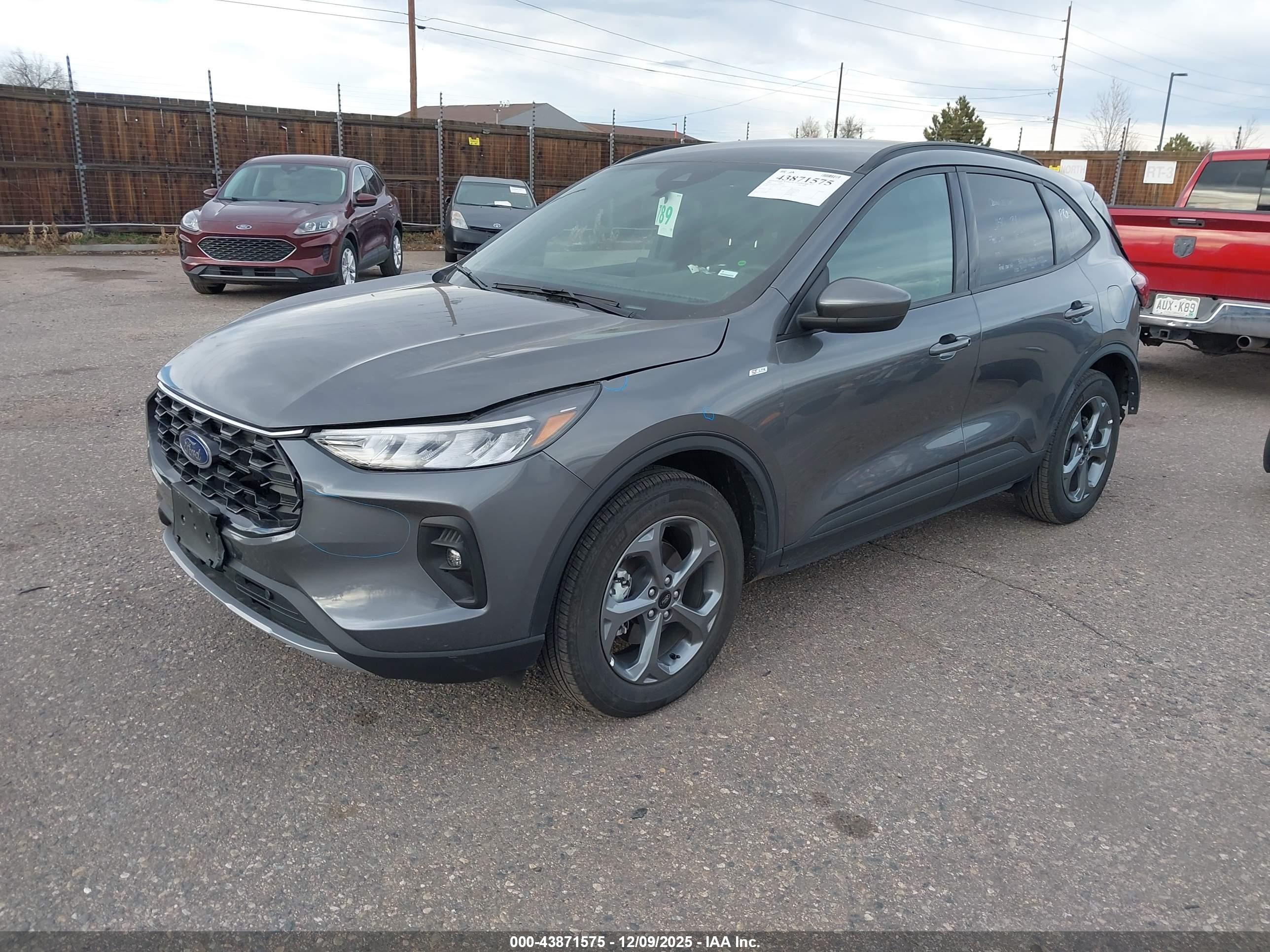 FORD ESCAPE image 2