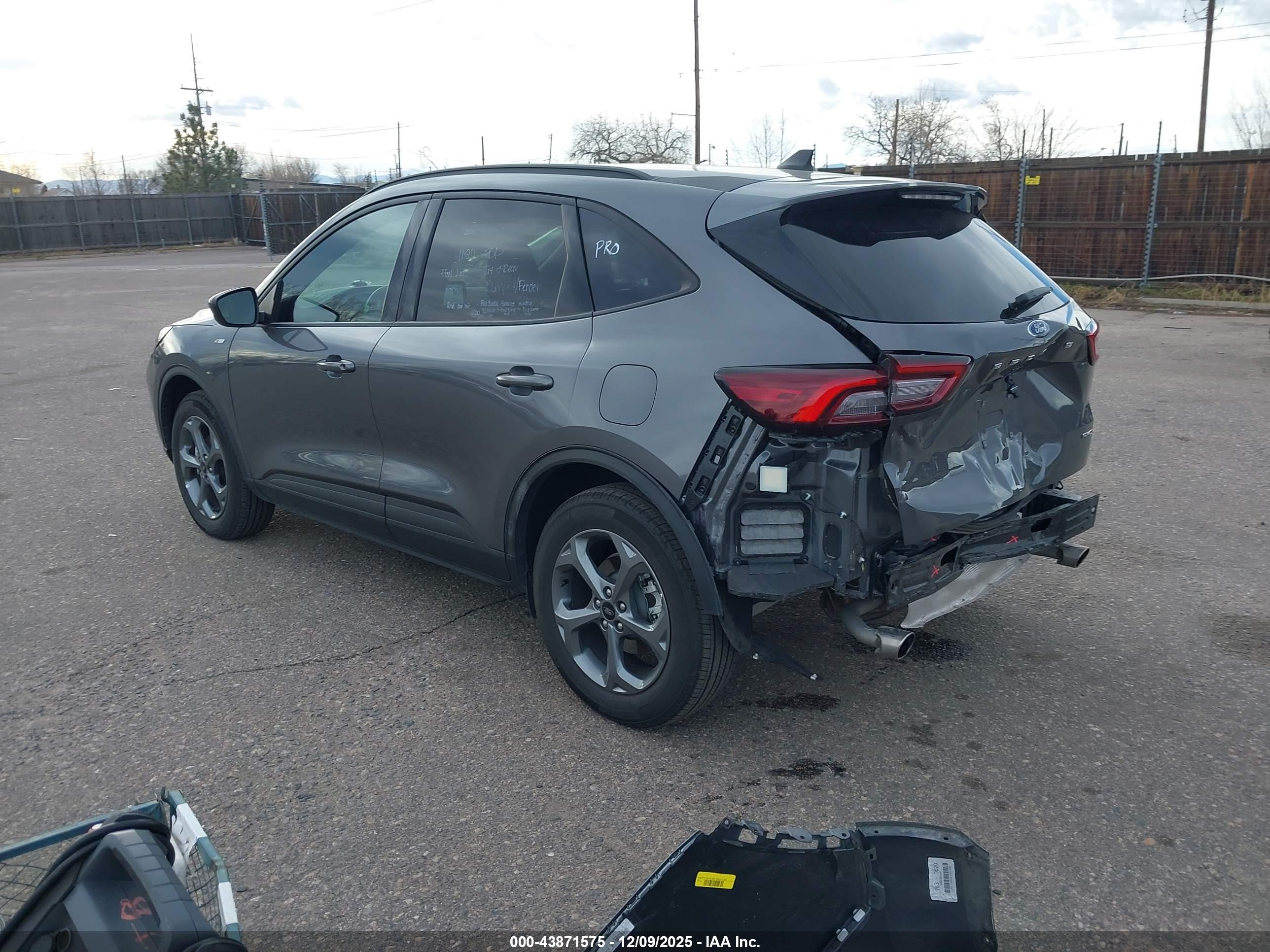 FORD ESCAPE image 3