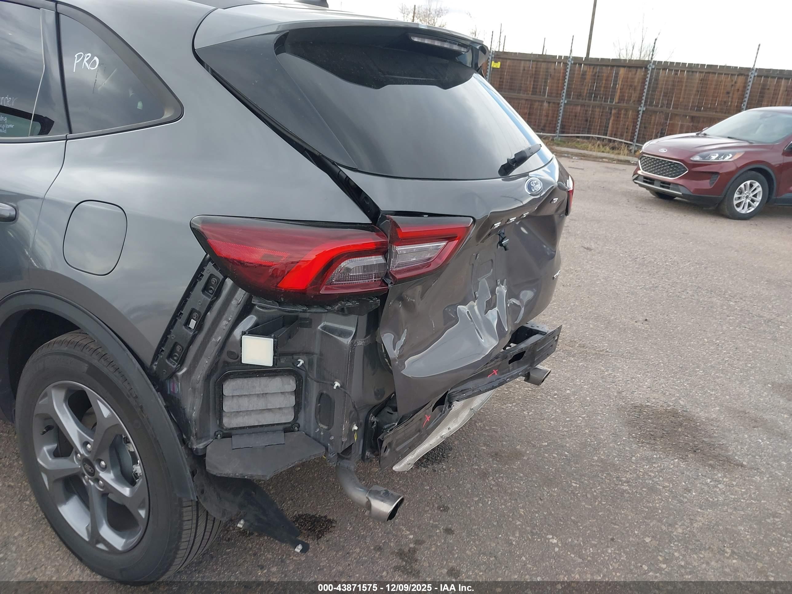 FORD ESCAPE image 6