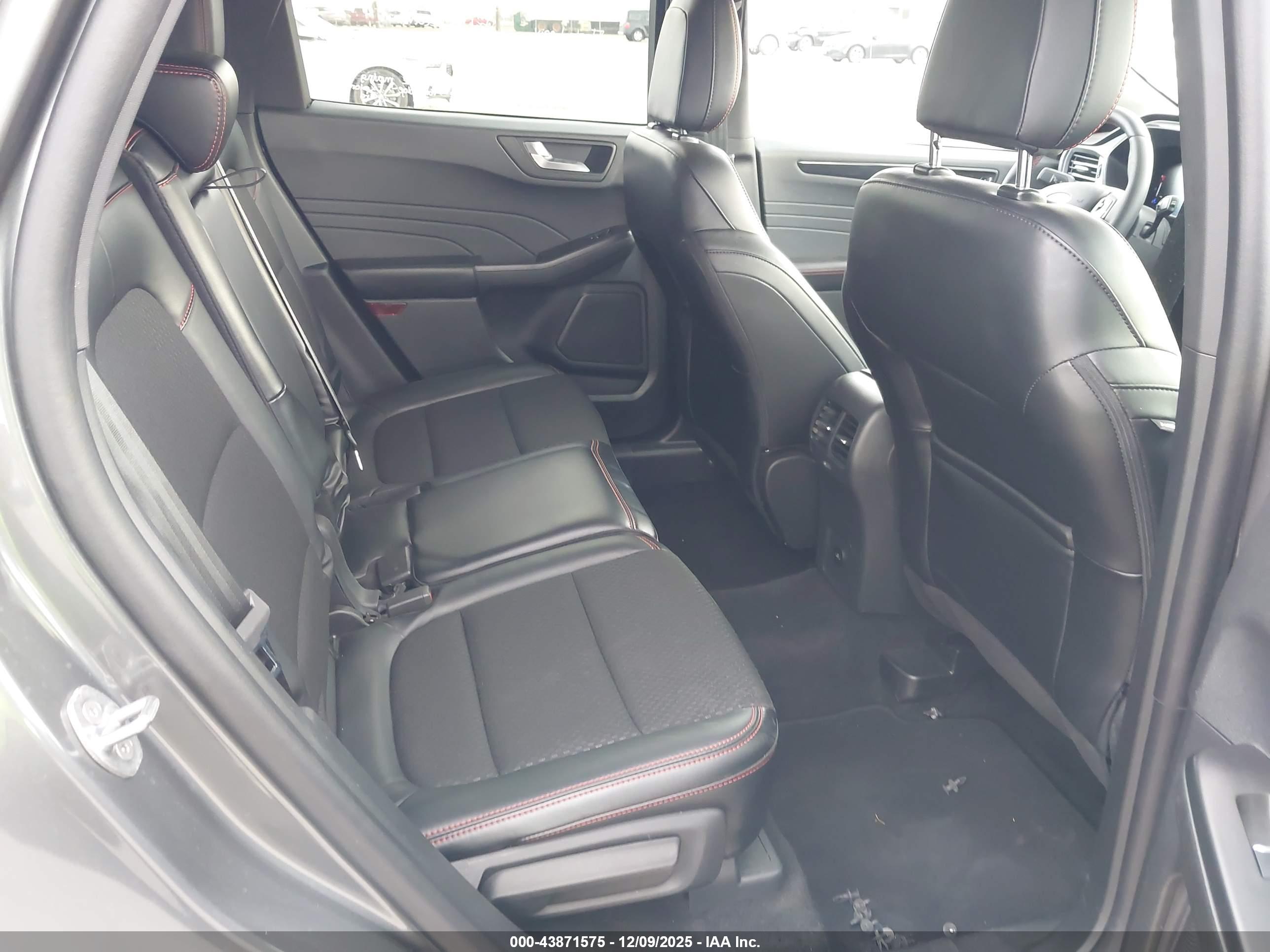 FORD ESCAPE image 8