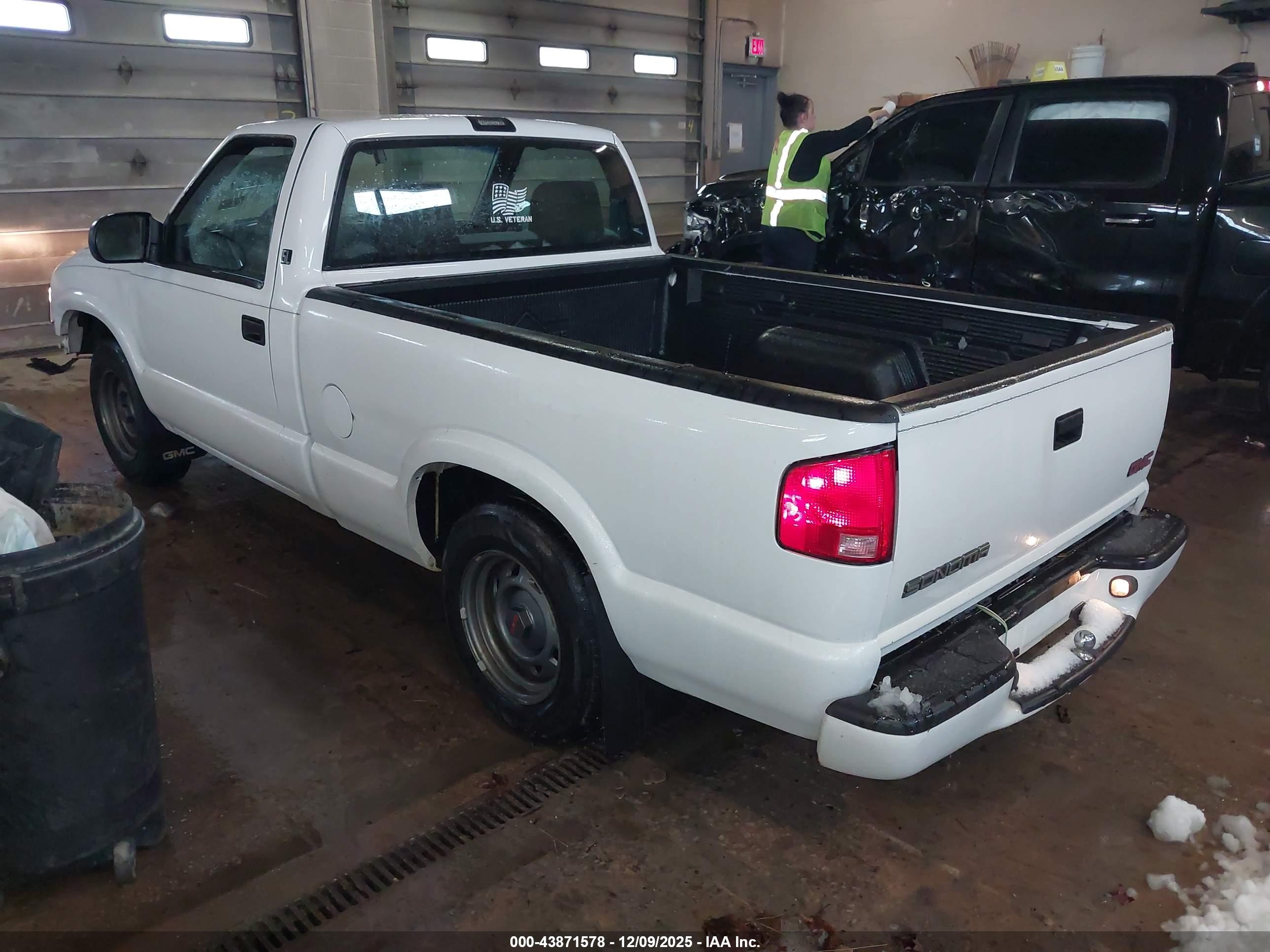 GMC SONOMA image 3