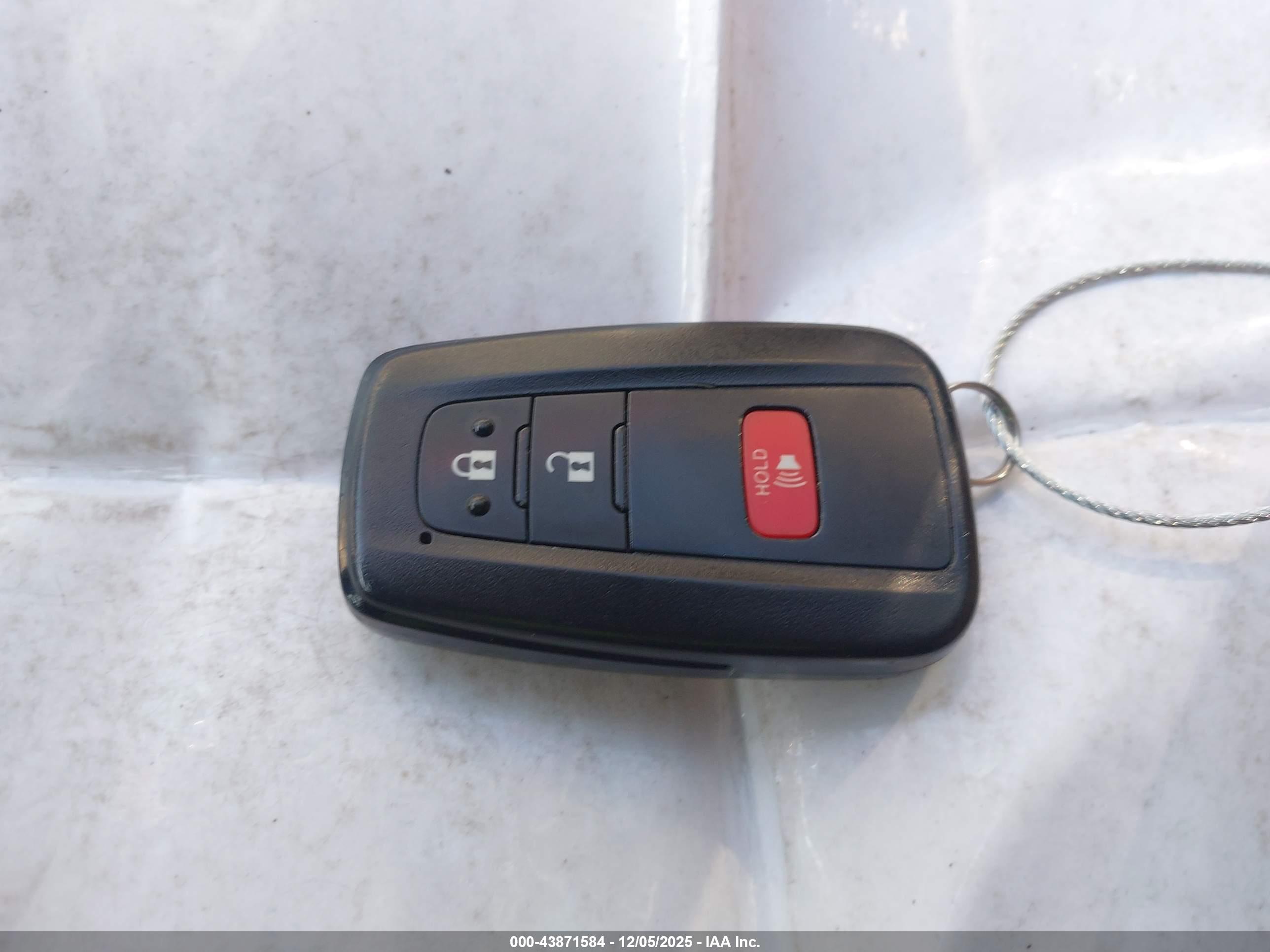 TOYOTA PRIUS image 11