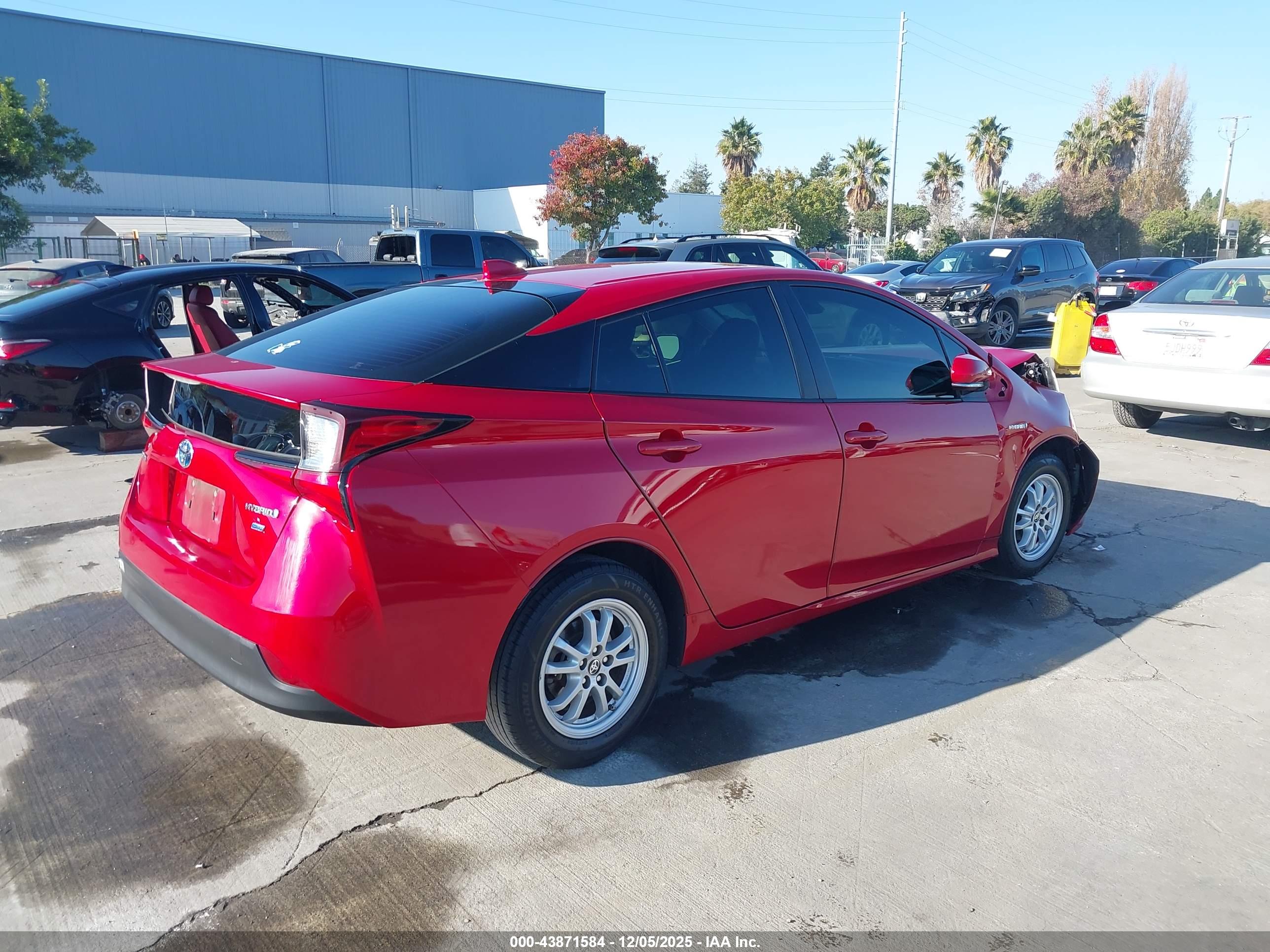 TOYOTA PRIUS image 4