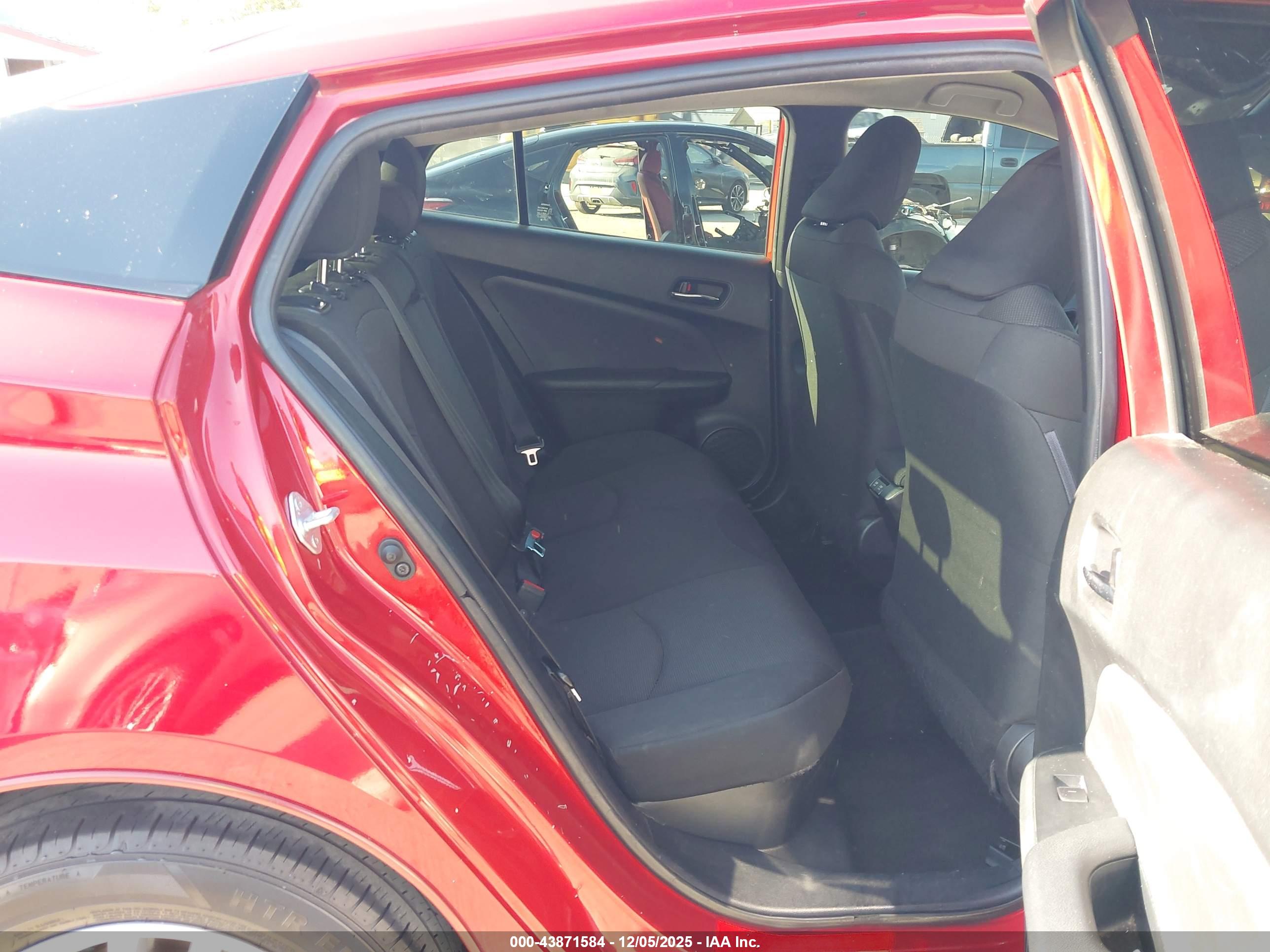 TOYOTA PRIUS image 8