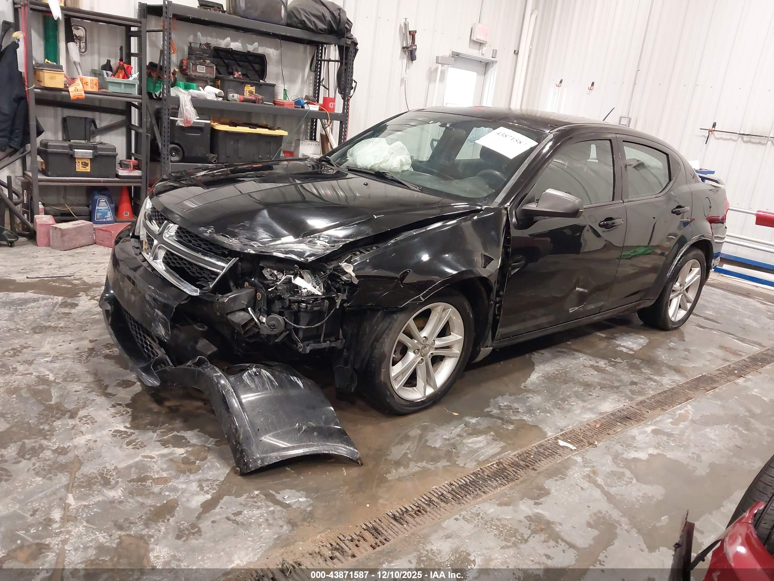 DODGE AVENGER image 2