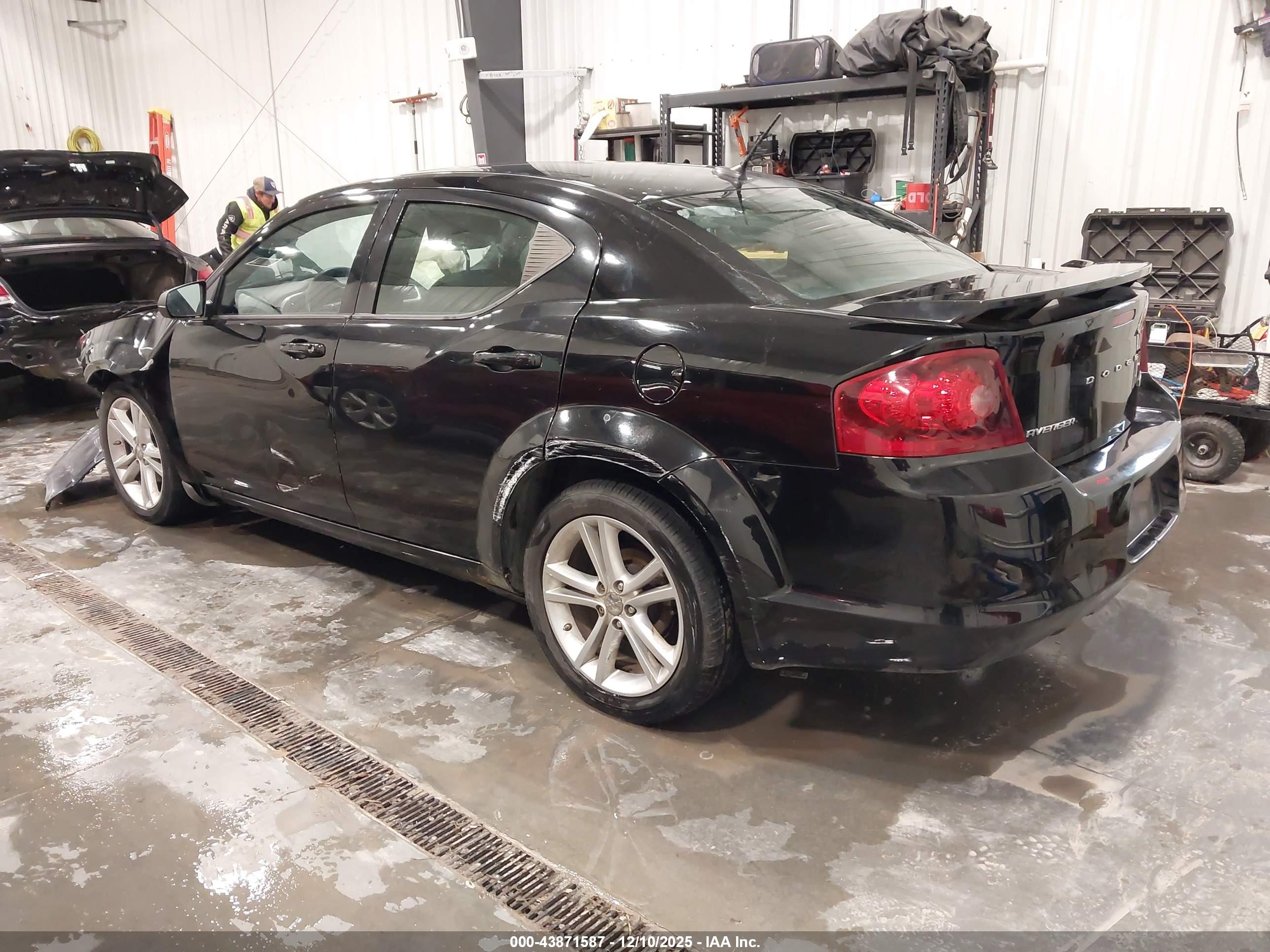 DODGE AVENGER image 3