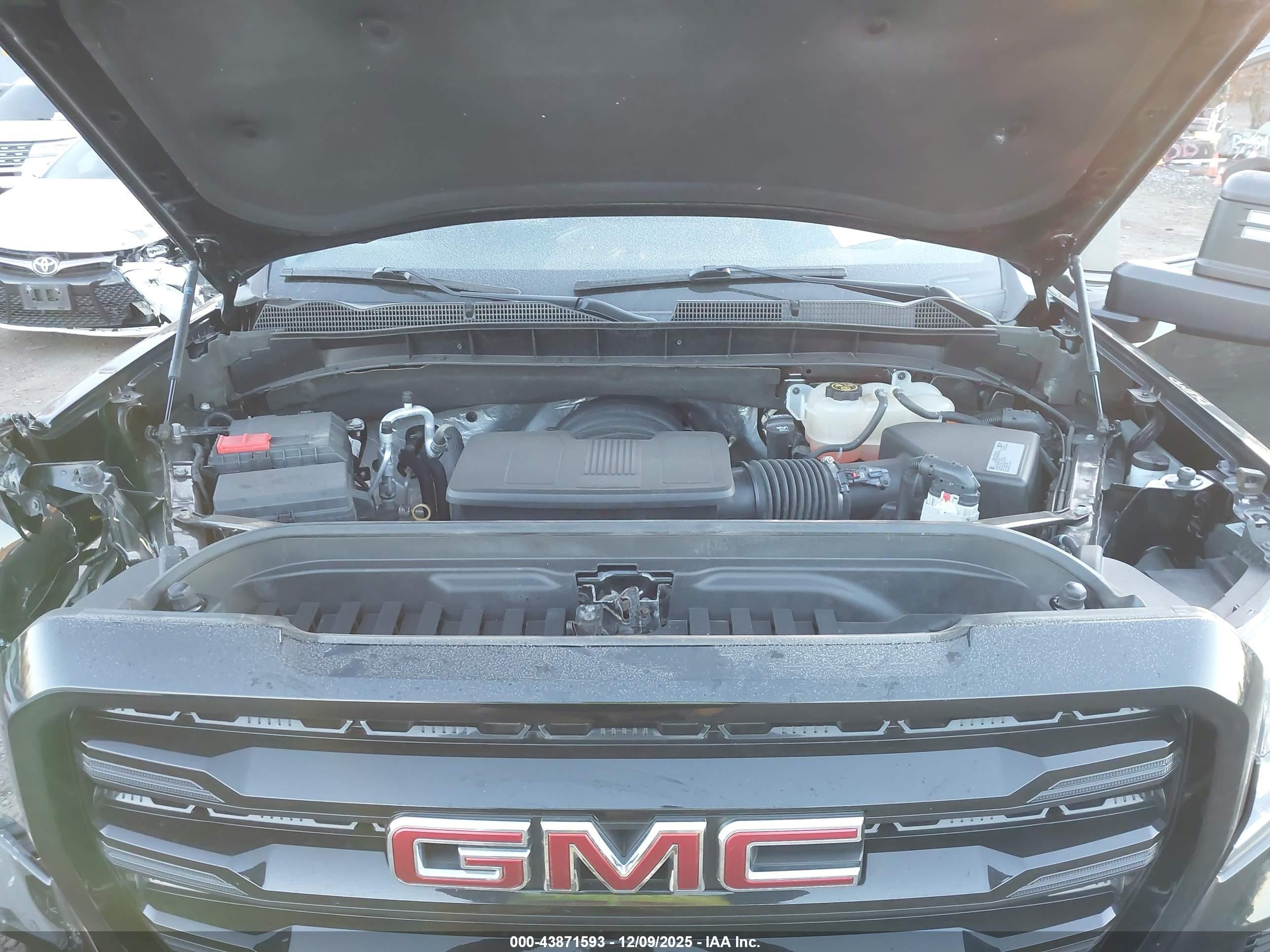 GMC SIERRA image 10