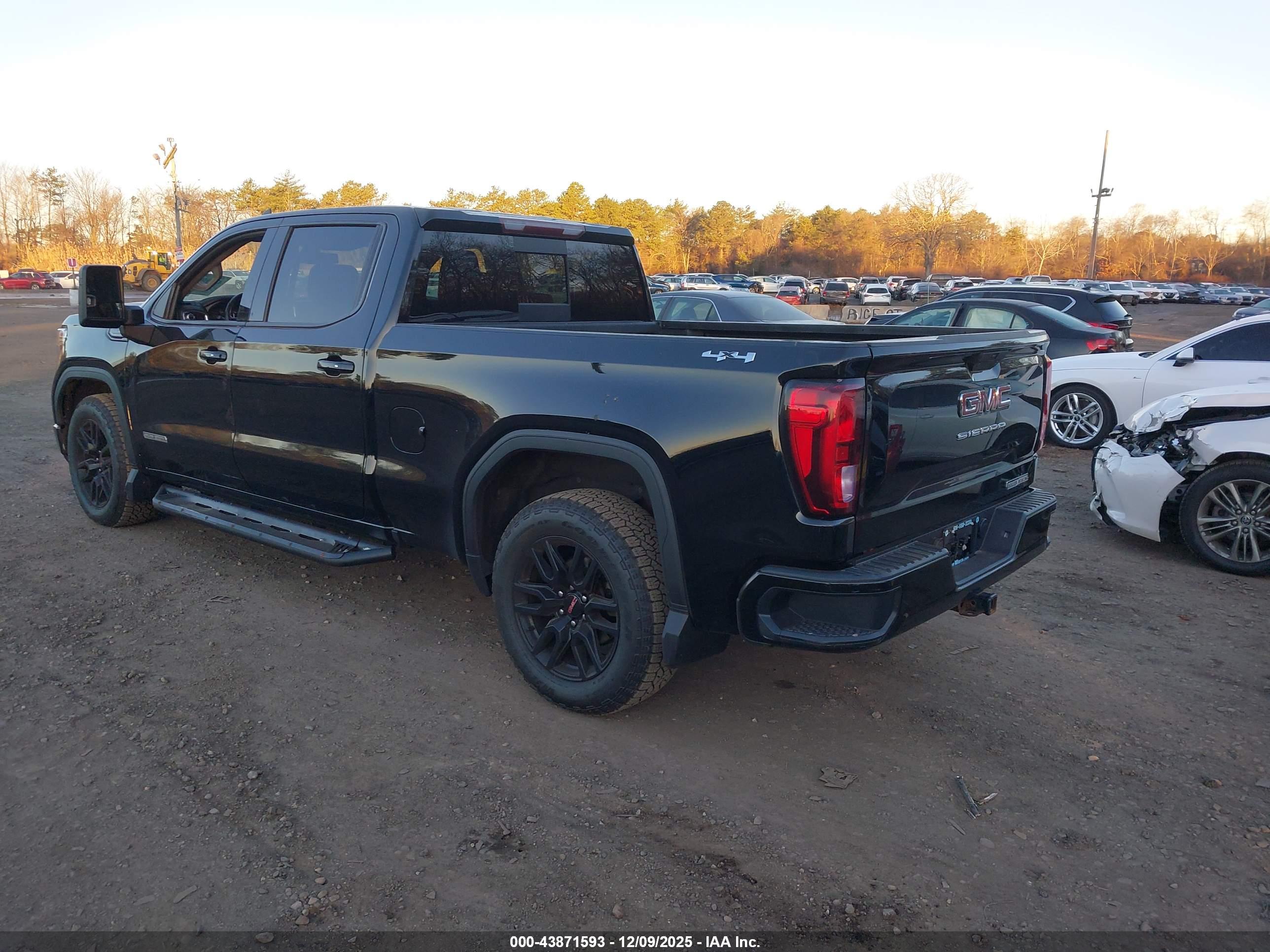 GMC SIERRA image 3