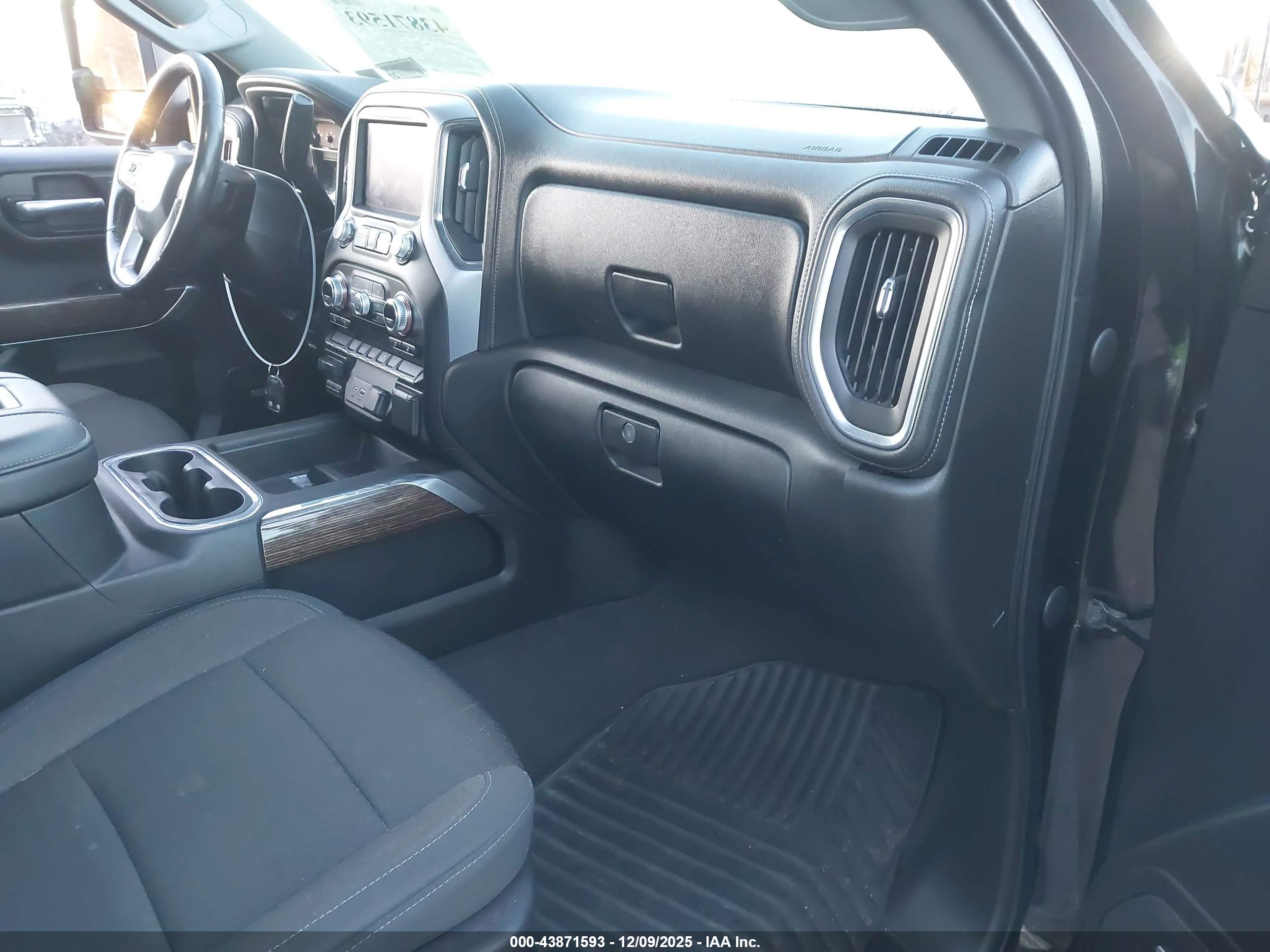 GMC SIERRA image 5