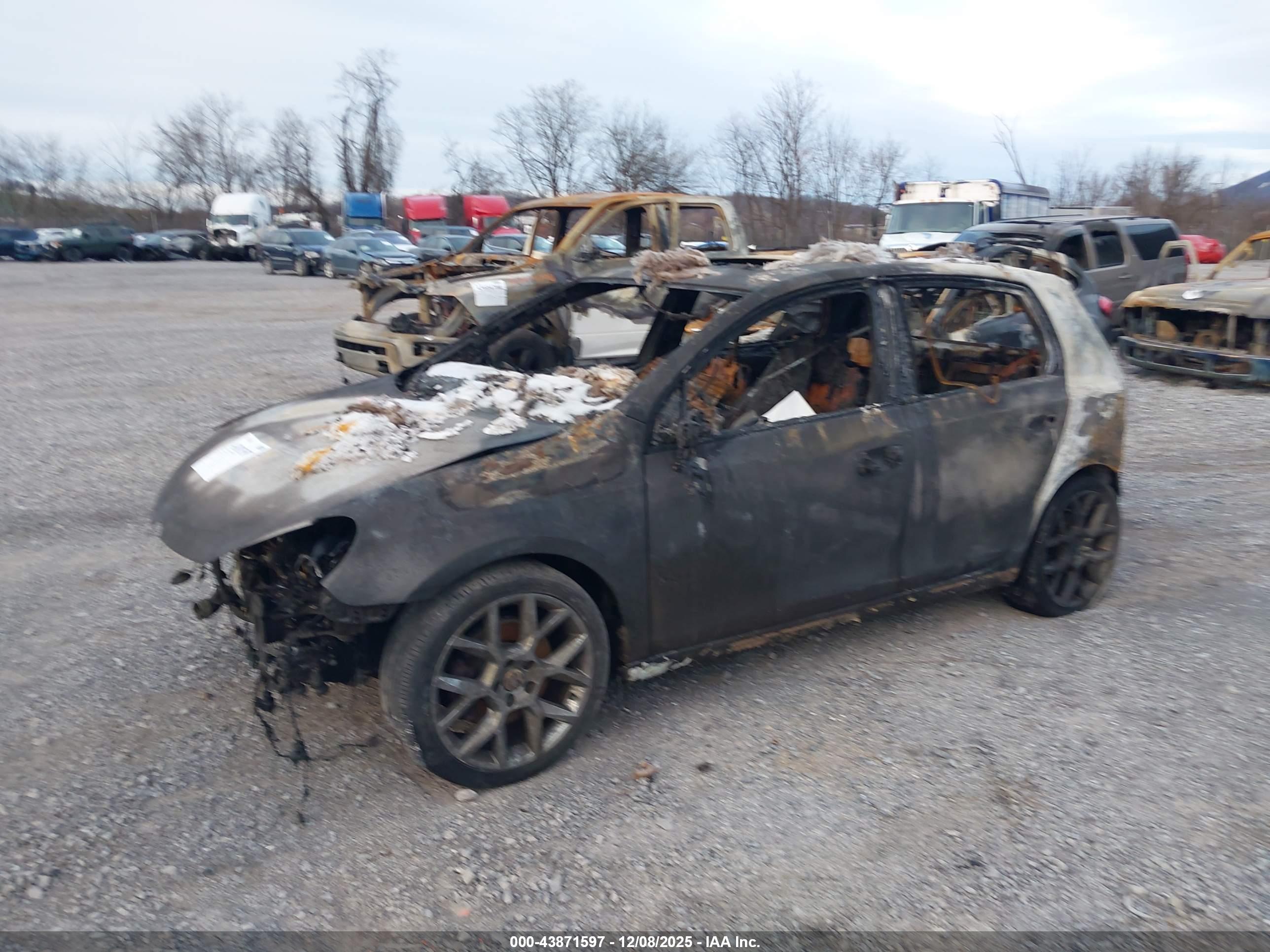VOLKSWAGEN GTI image 2