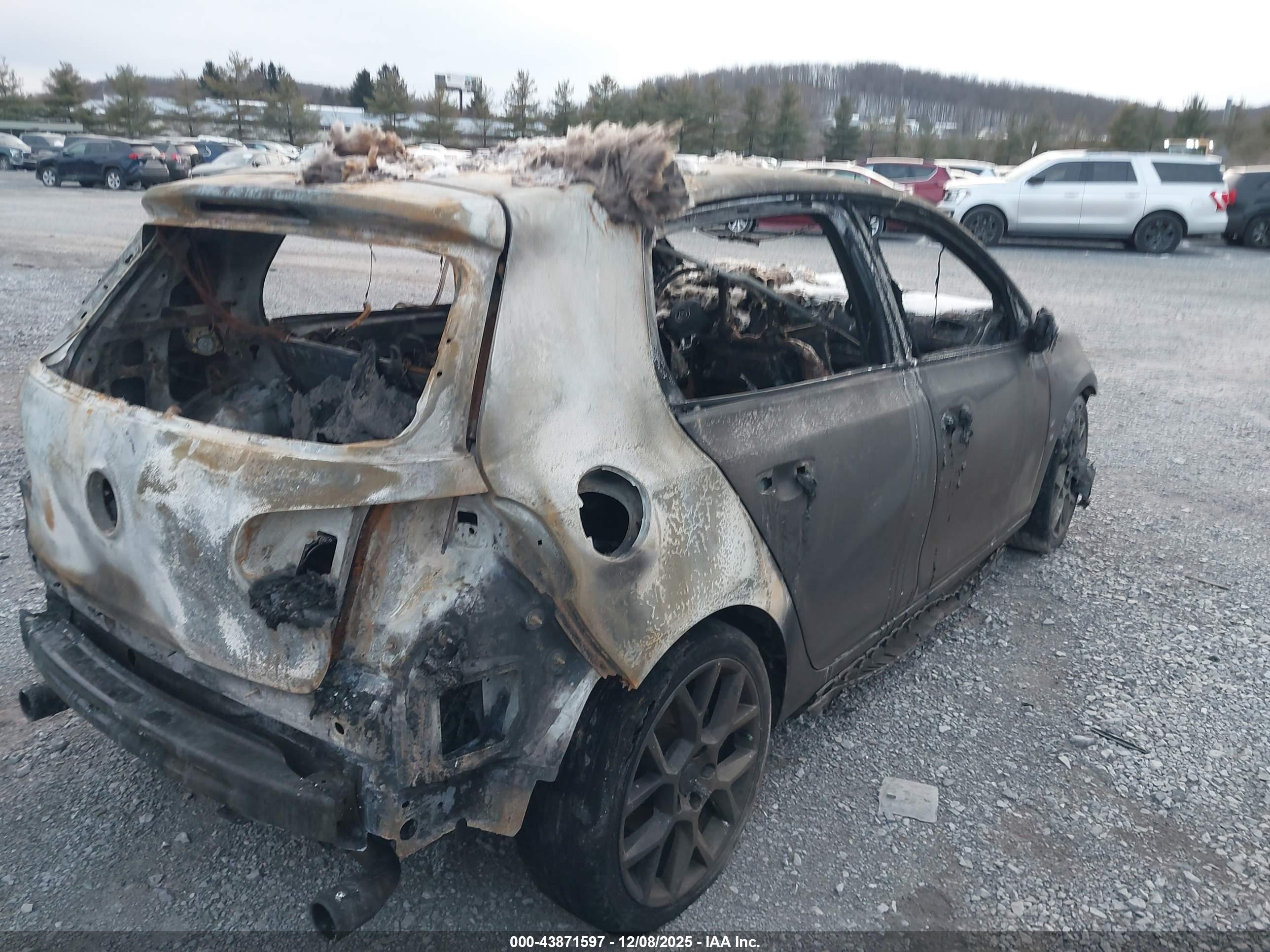 VOLKSWAGEN GTI image 4