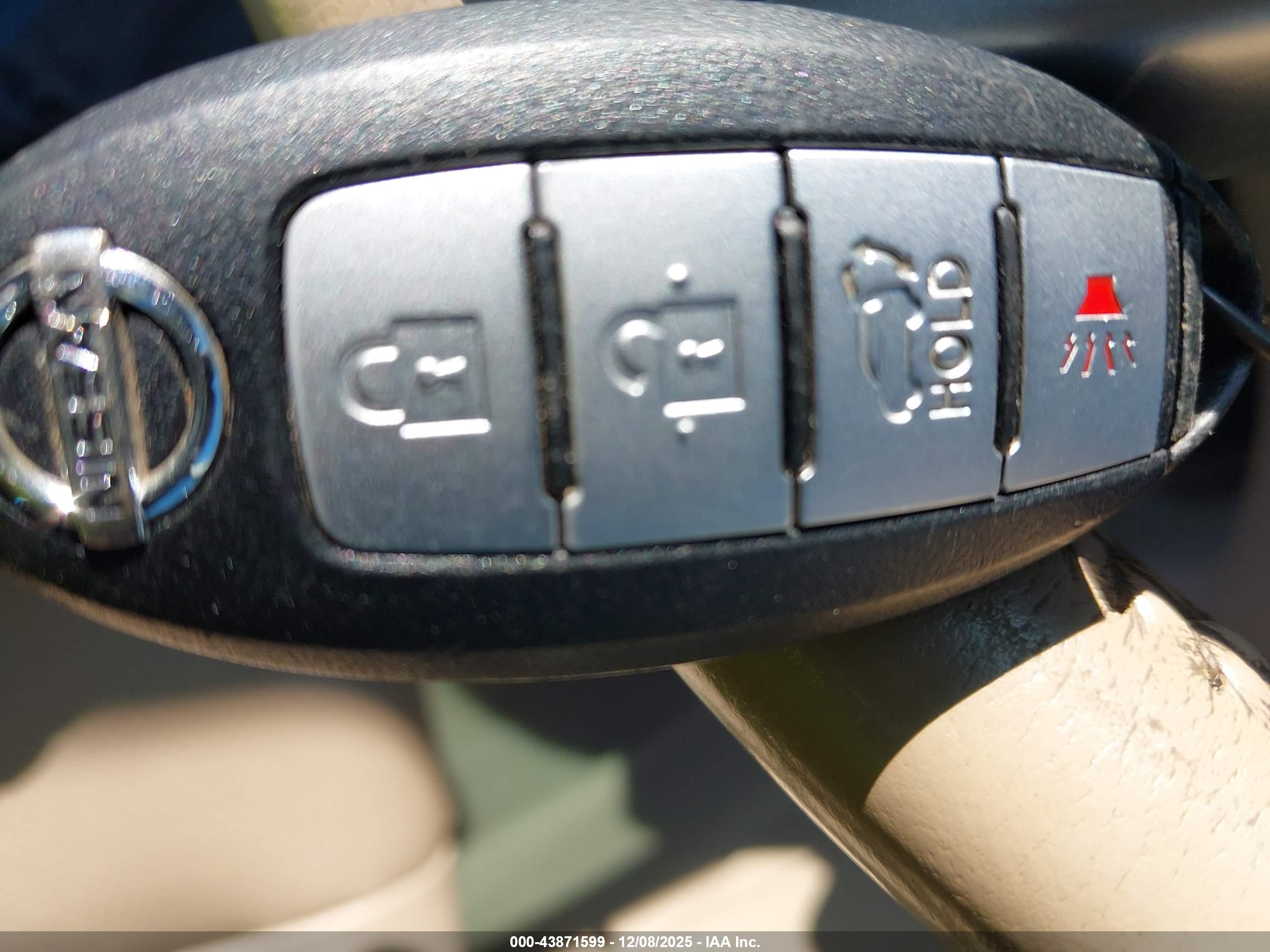 NISSAN ROGUE image 11