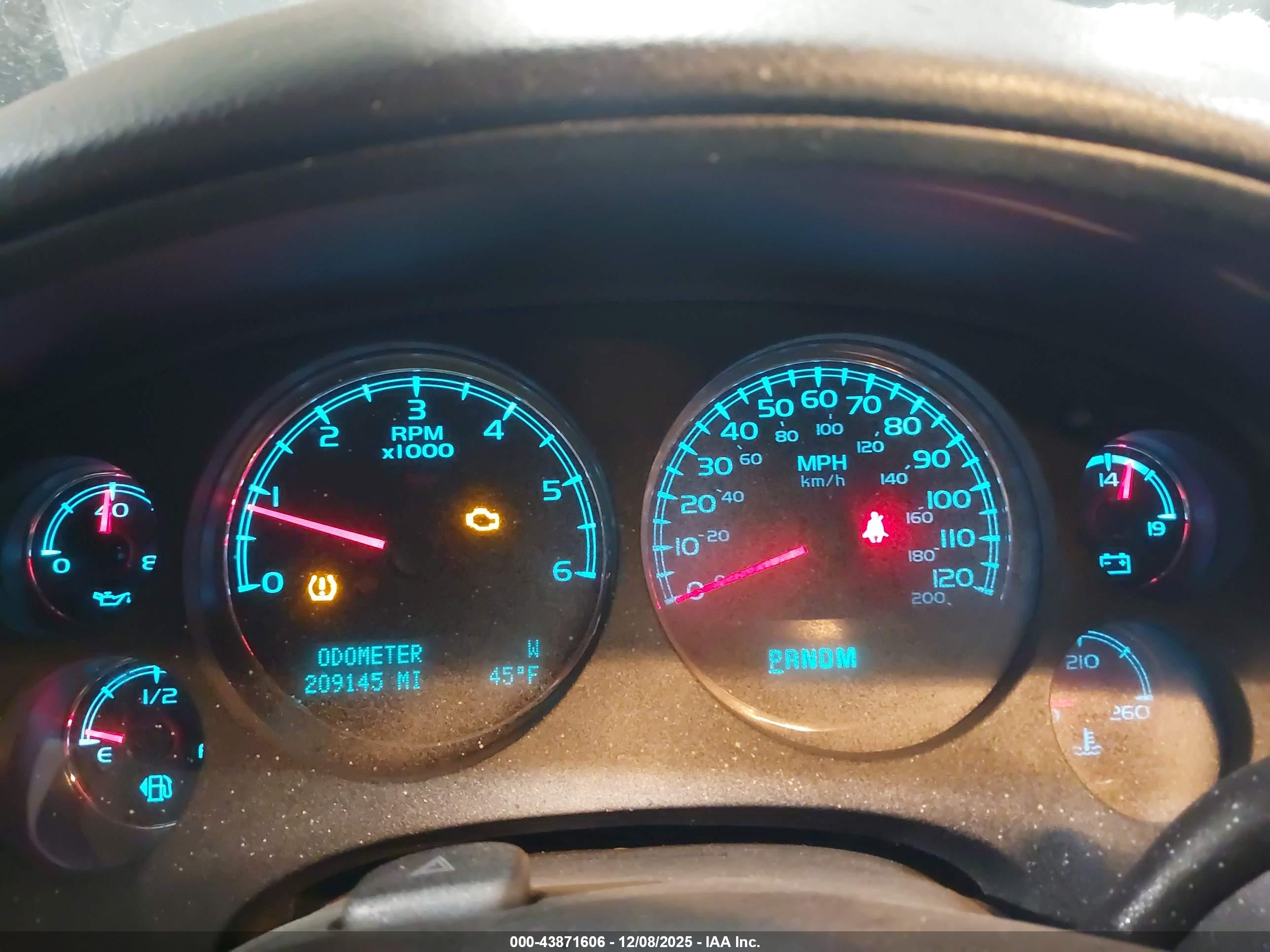 CHEVROLET SUBURBAN image 7