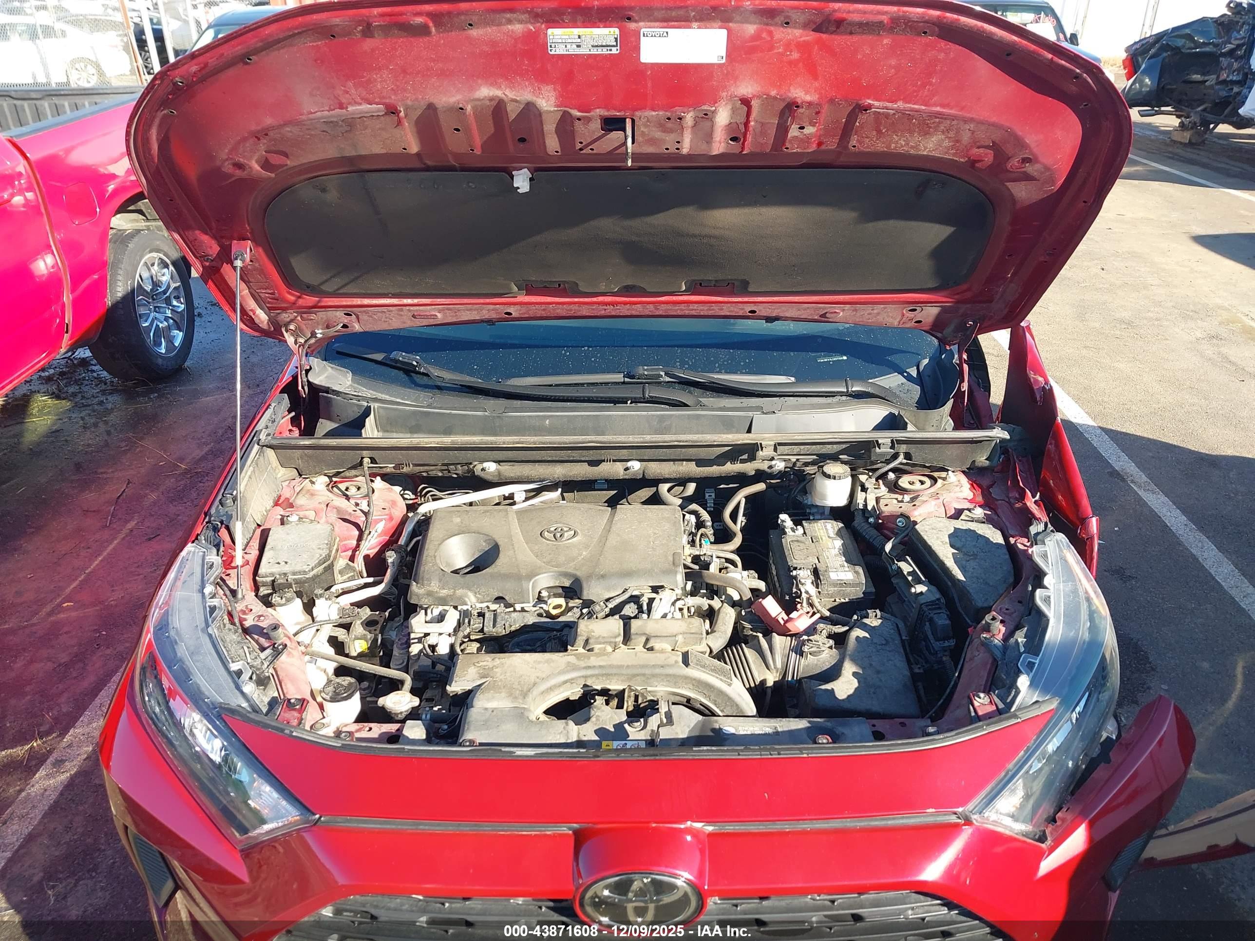 TOYOTA RAV4 image 10