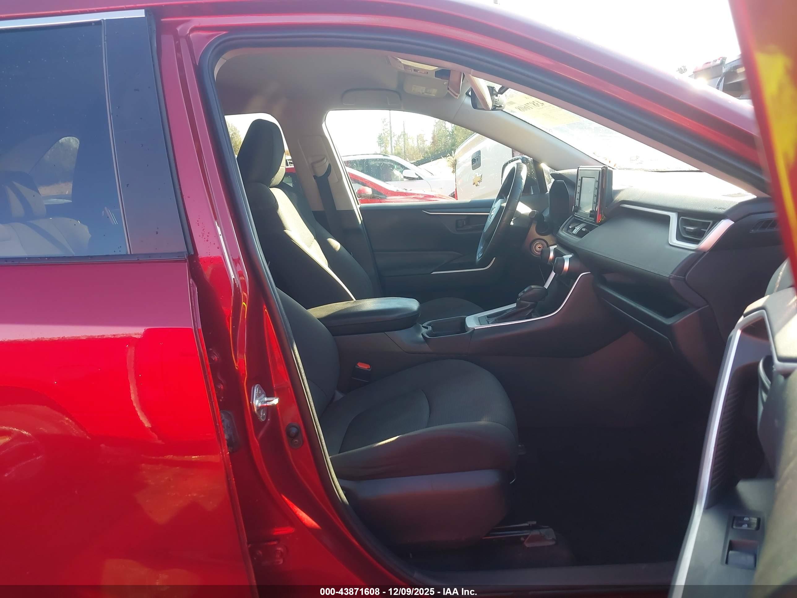 TOYOTA RAV4 image 5