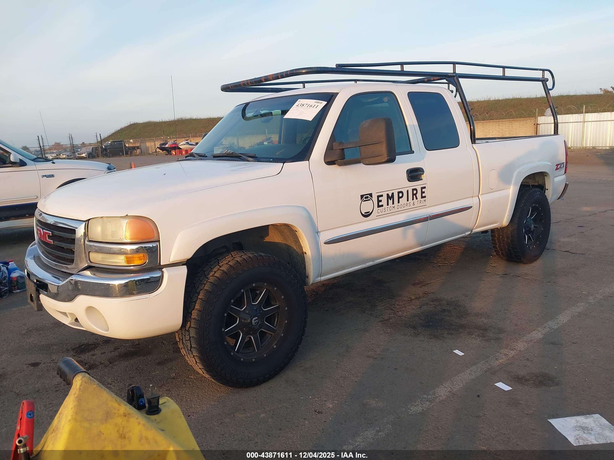 GMC SIERRA image 2