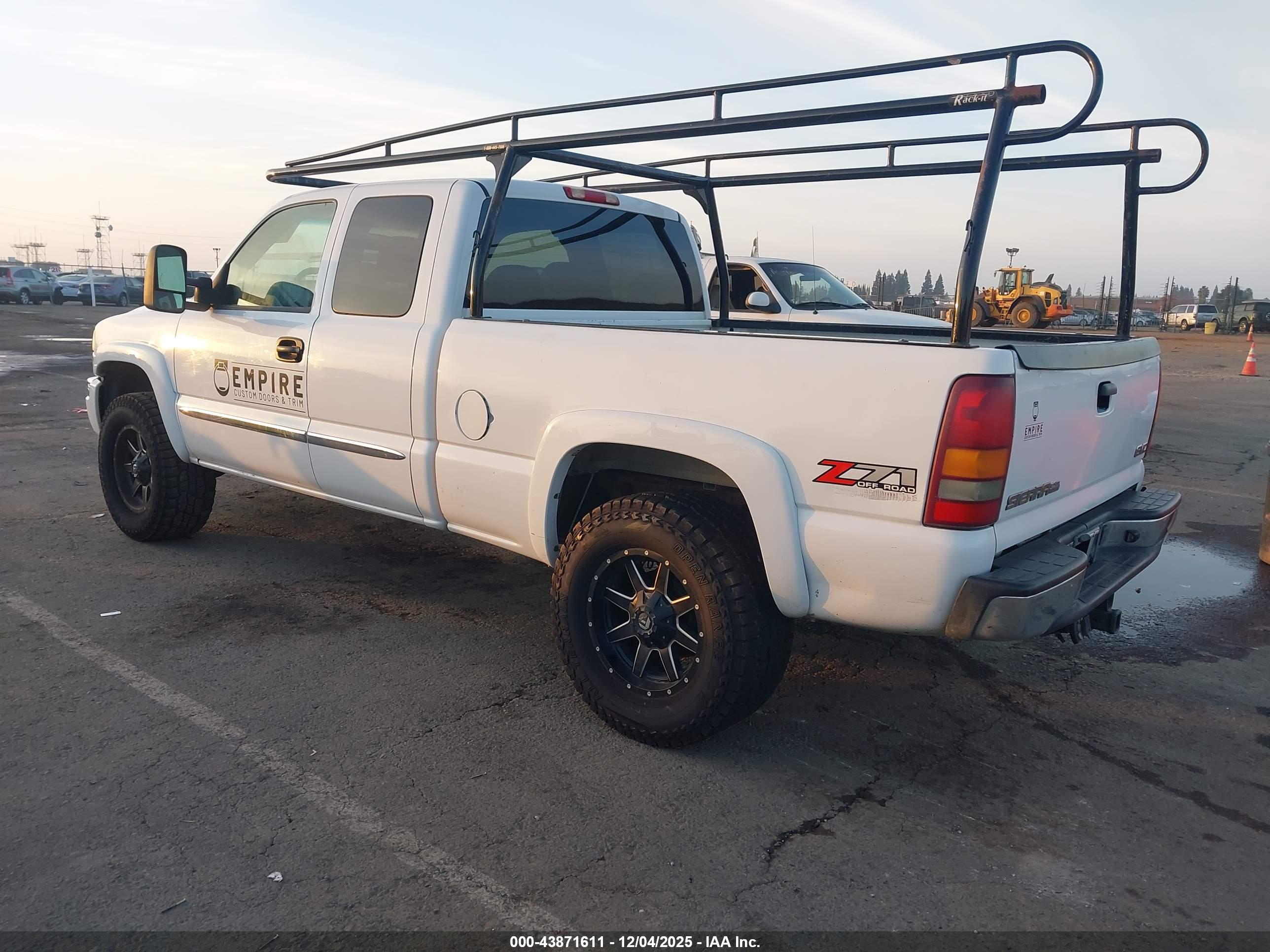 GMC SIERRA image 3