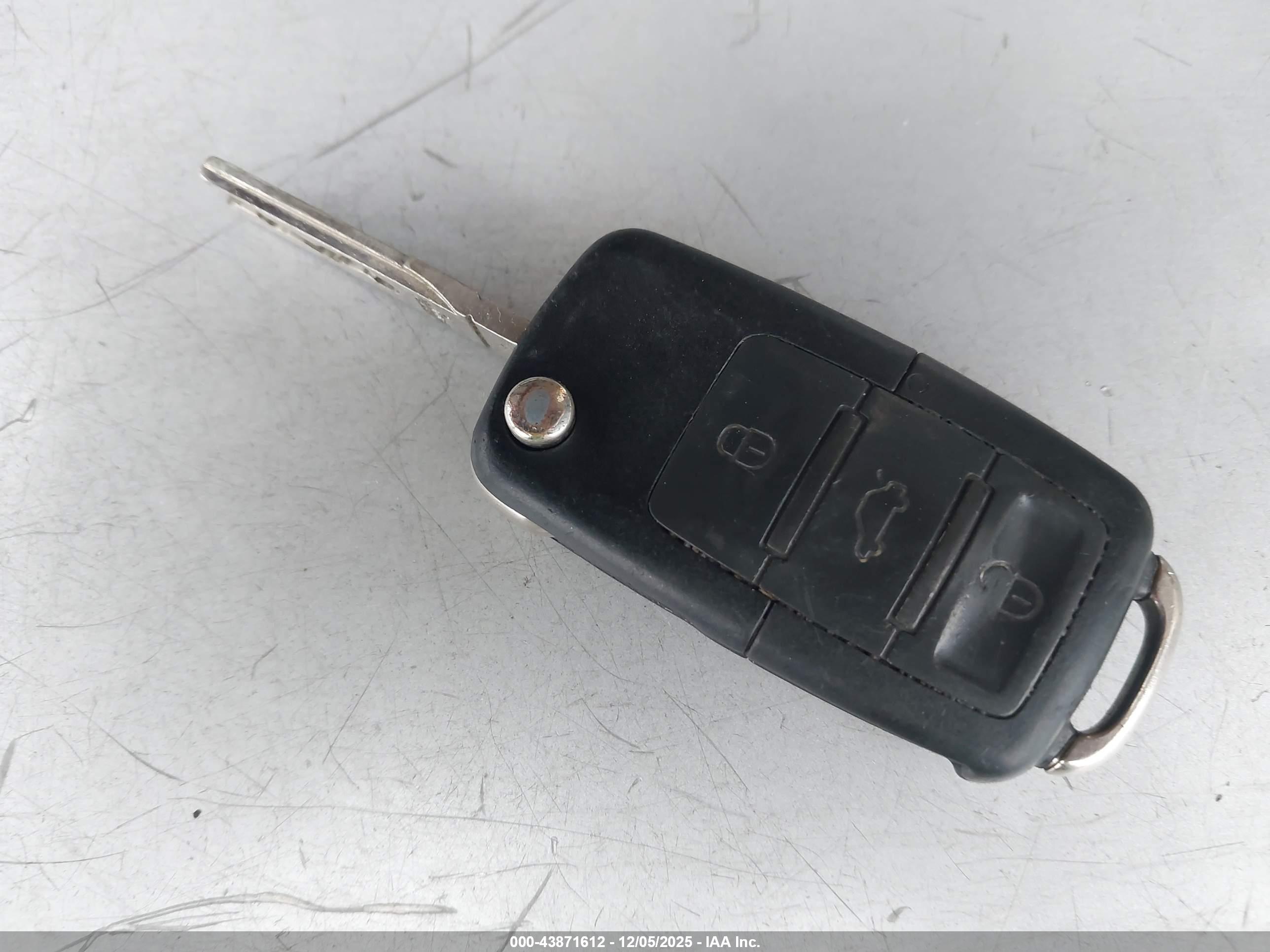 VOLKSWAGEN GTI image 11